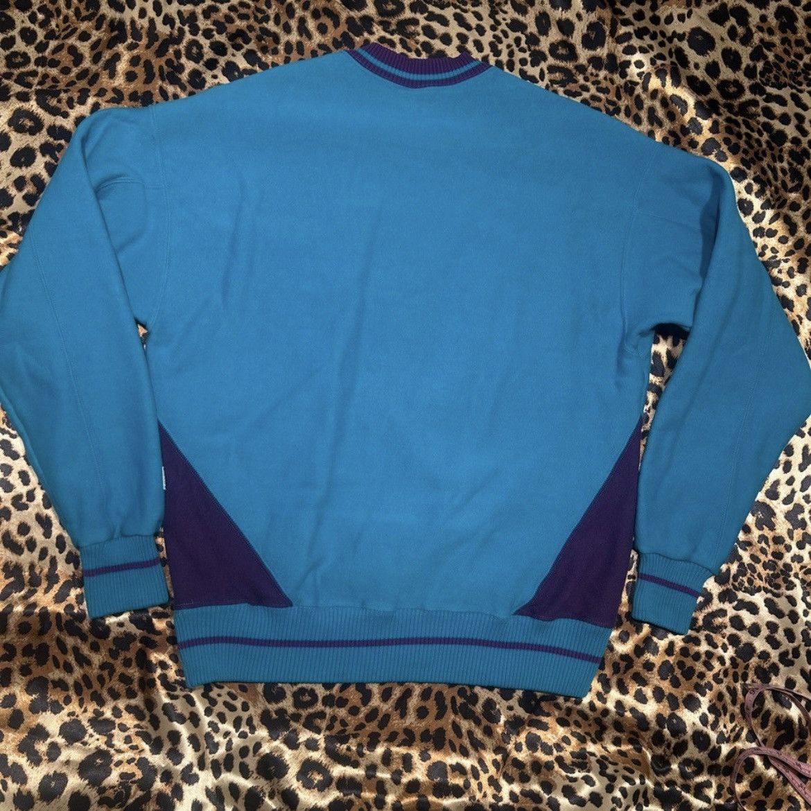 The Game × Vintage Vintage 90s Charlotte Hornets The Game Crewneck Sweatshirt Size US L / EU 52-54 / 3 - 6 Thumbnail