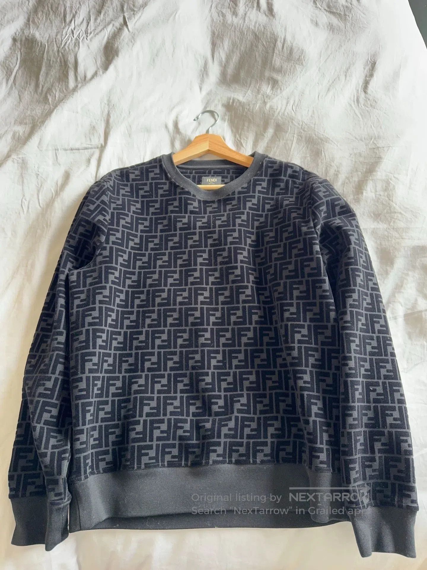 fendi logo sweatshirt size medium 99 new.