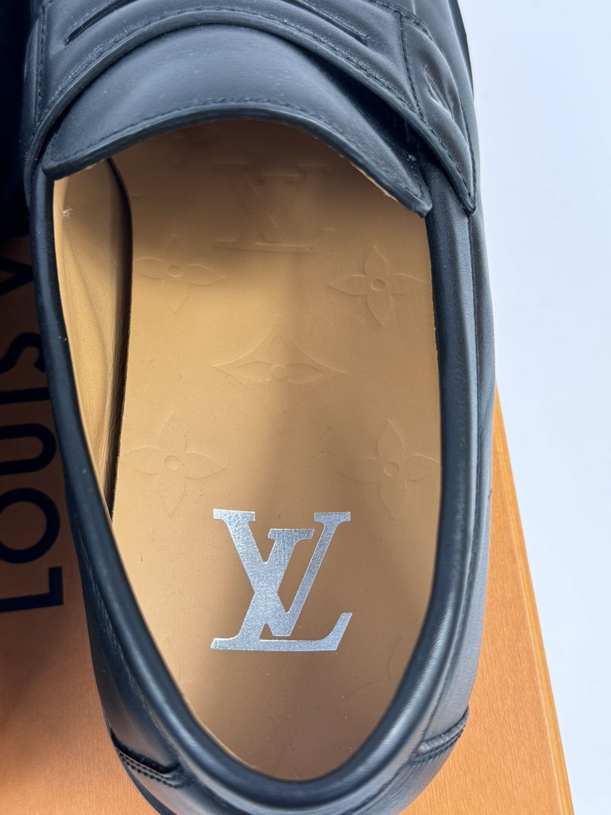 Louis Vuitton LOGO LEATHER LOAFERS Size US 9 / EU 42 - 7 Thumbnail
