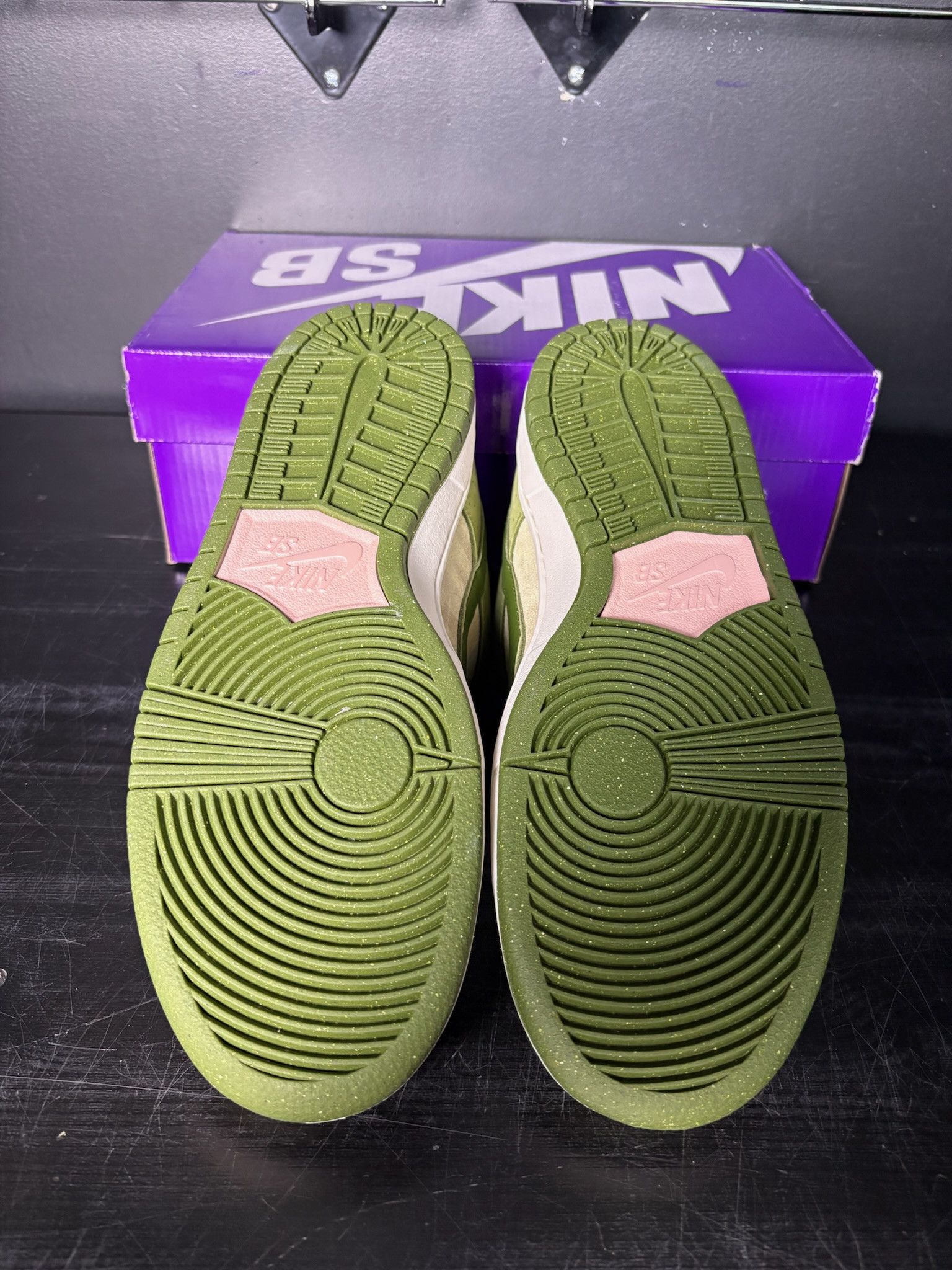Nike Nike SB Dunk Low x Yuto Horigome "Matcha" - Size 8.5 Size US 8.5 / EU 41-42 - 4 Thumbnail