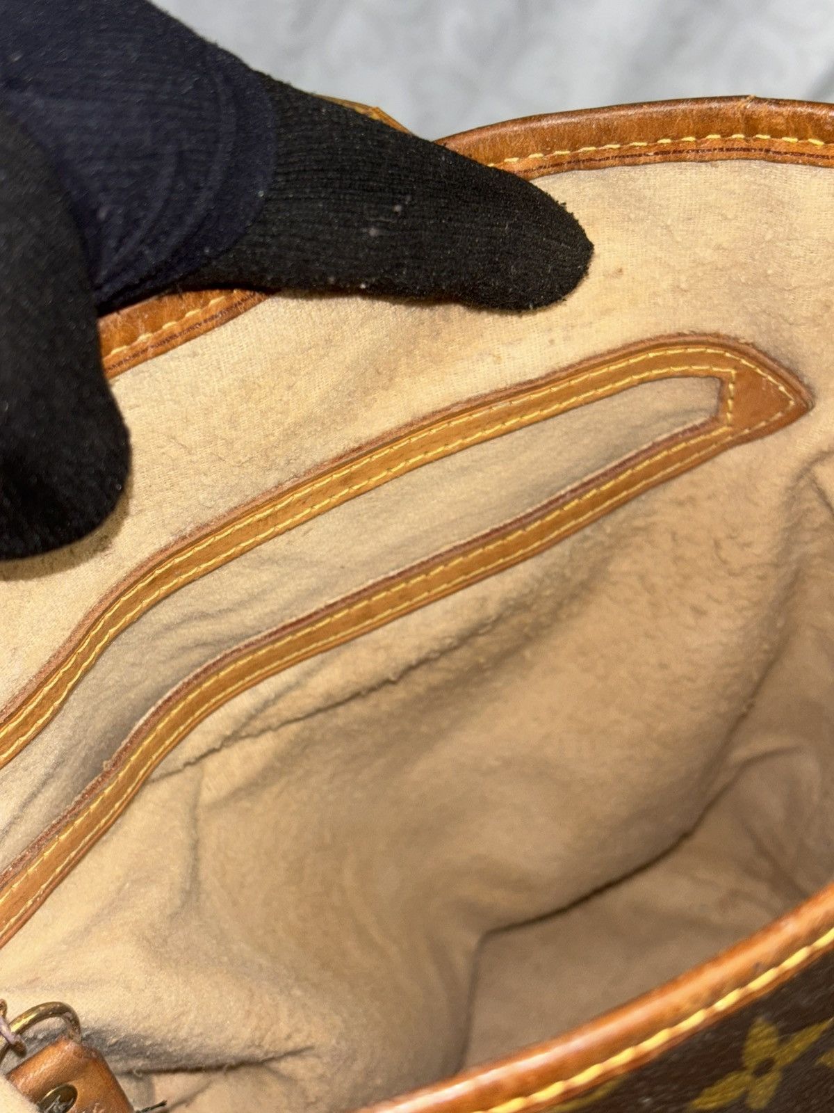 Louis Vuitton (Heavy Used) Louis Vuitton Bucket With Pouch Size ONE SIZE - 7 Thumbnail