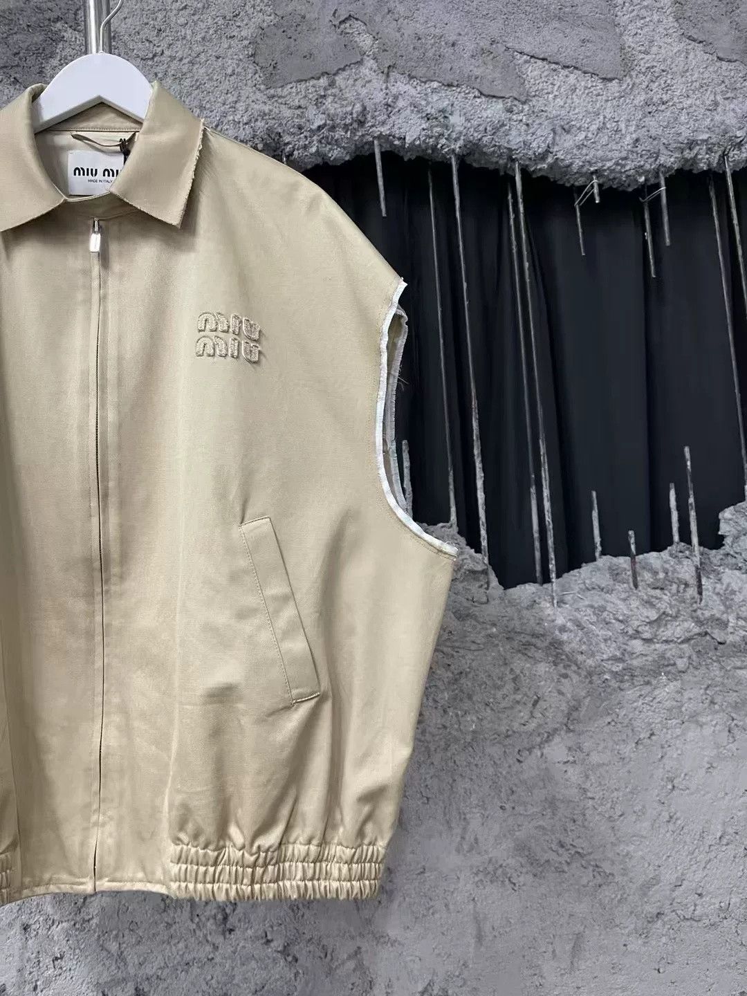Miu Miu MiuMiu Khaki Patch Distressed Sleeveless Vest Size US S / EU 44-46 / 1 - 4 Thumbnail