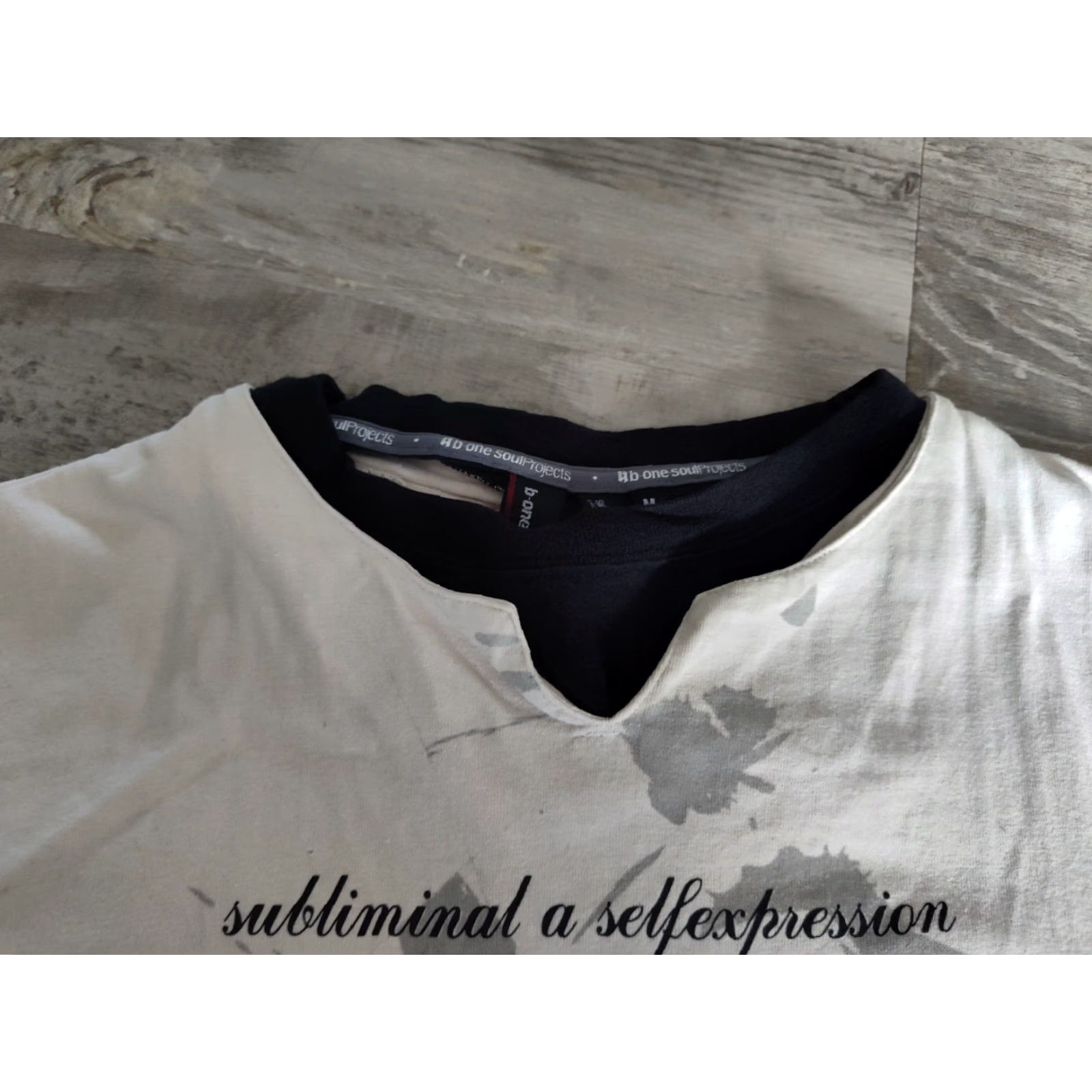 Vintage VINTAGE B One Soul Men’s T-Shirt Size M Short Sleeve Crew Neck Cotton Beige 90s Y2K Skate Streetwear Double-Sided Size US M / EU 48-50 / 2 - 5 Thumbnail