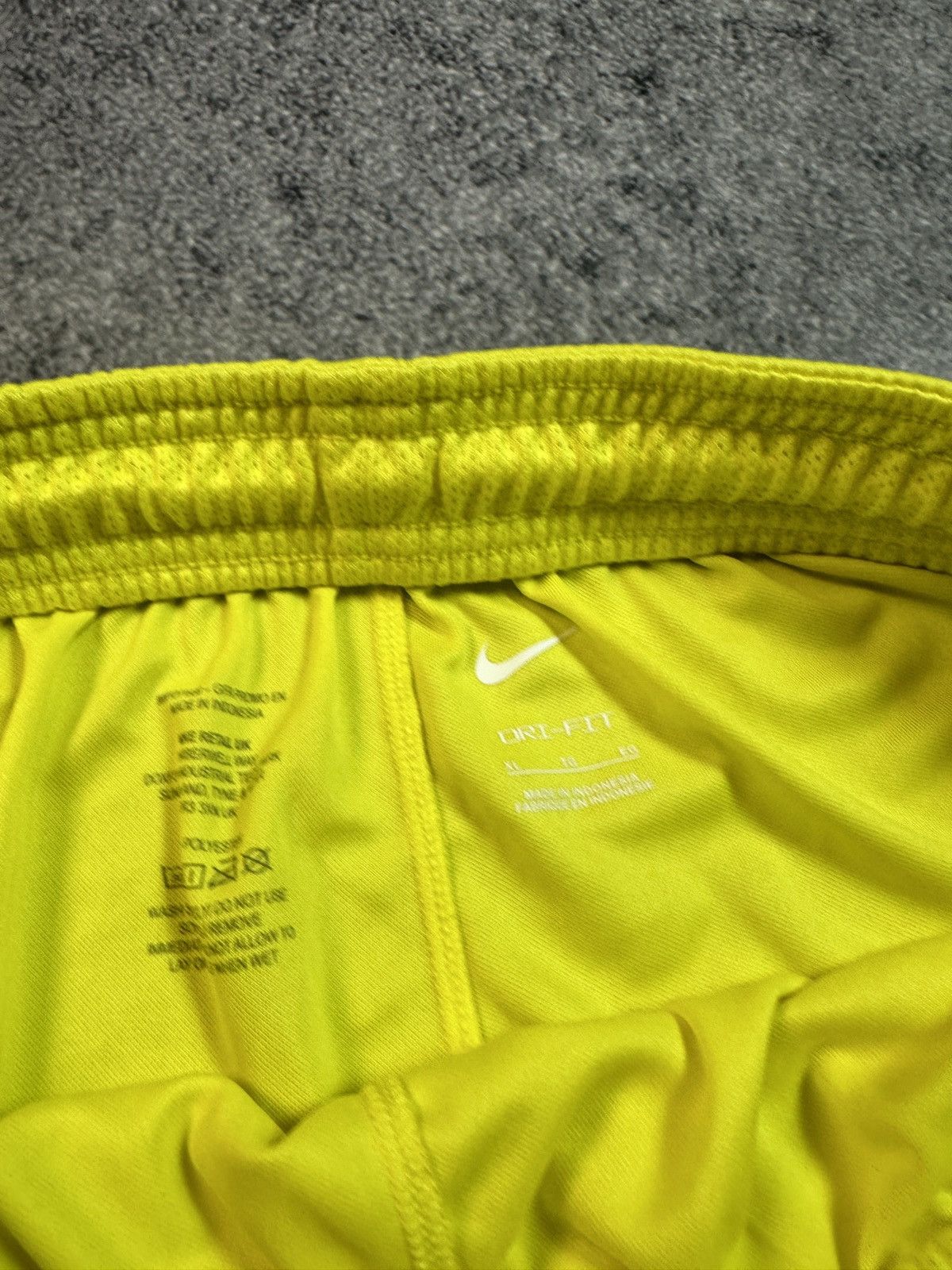 Nike Nike Tottenham Spurs 20 Soccer Shorts Streetwear Rare XL VTg Size US 36 / EU 52 - 4 Thumbnail