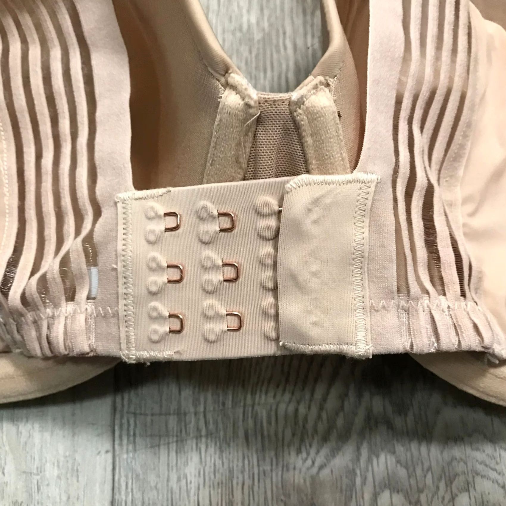 Vintage Le Mystere Beige Full Coverage Bra 40DDD/F T-Shirt Bra Underwired Hook & Eye Nylon Spandex Polyester Knit Size ONE SIZE - 3 Thumbnail