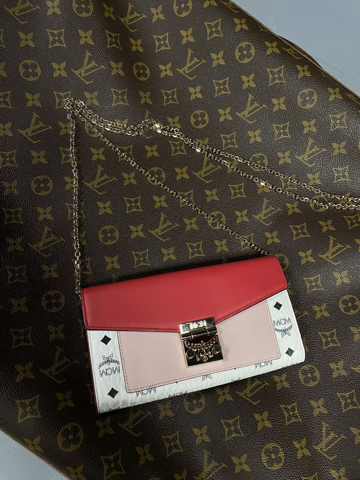 MCM Mcm White Chain Shoulder Bag Leather Crossbody Wallet Bag Size ONE SIZE - 13 Thumbnail