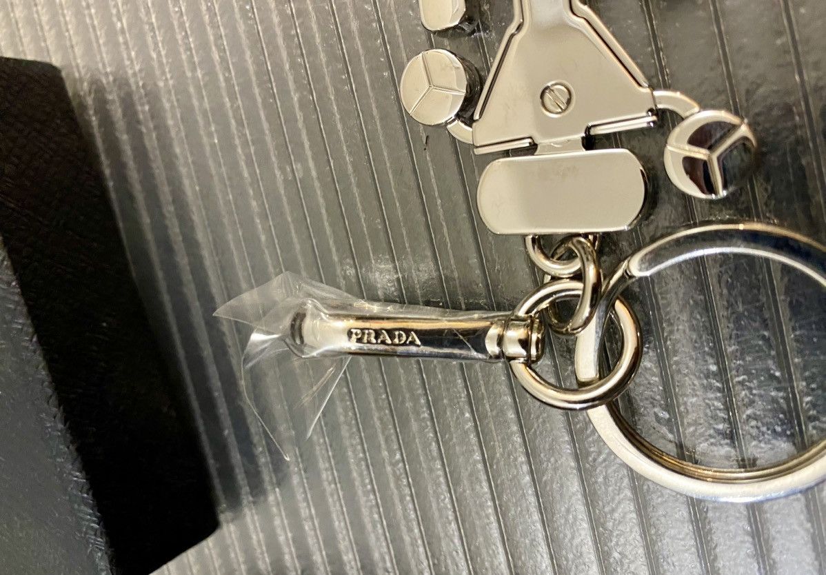 Prada Prada 🇮🇹 silver og metal robot swivel bag charm/keychain NEW Size ONE SIZE - 4 Thumbnail