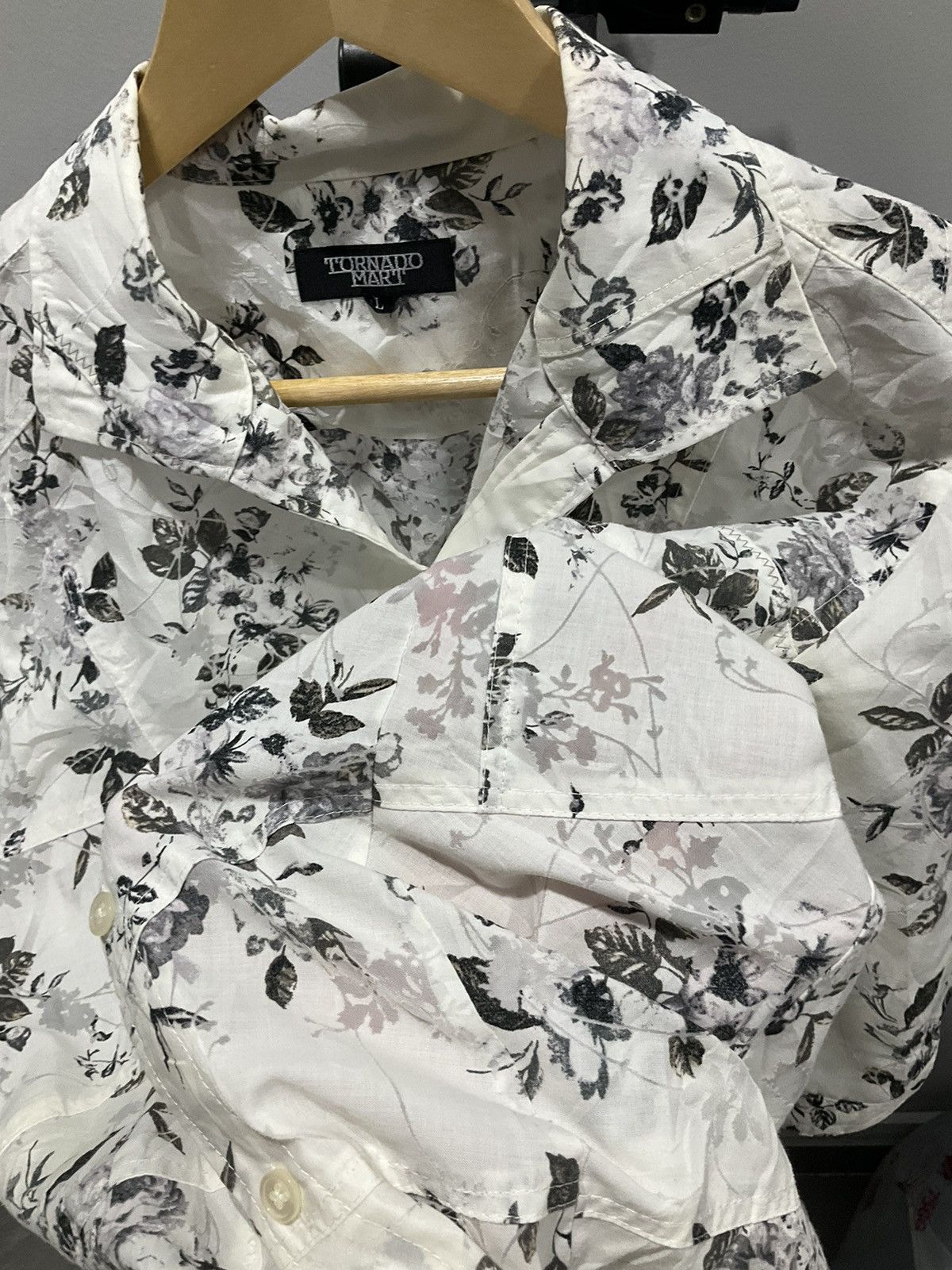 Japanese Brand × Tornado Mart TORNADO MART White Floral Shirt/Outer 3q Size US S / EU 44-46 / 1 - 7 Thumbnail