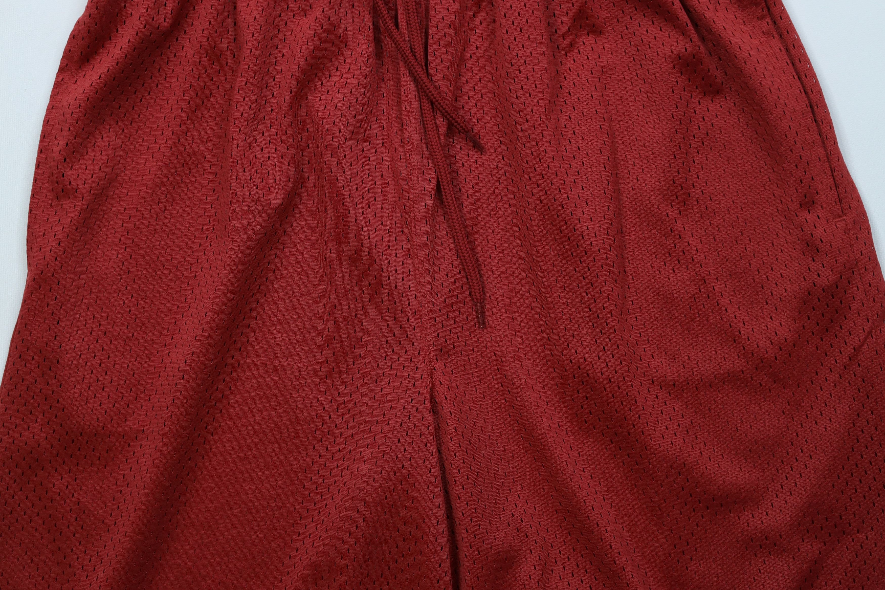 Vintage Vintage NBA Cleveland Cavaliers Basketball Mesh Shorts Red Size US 32 / EU 48 - 3 Thumbnail