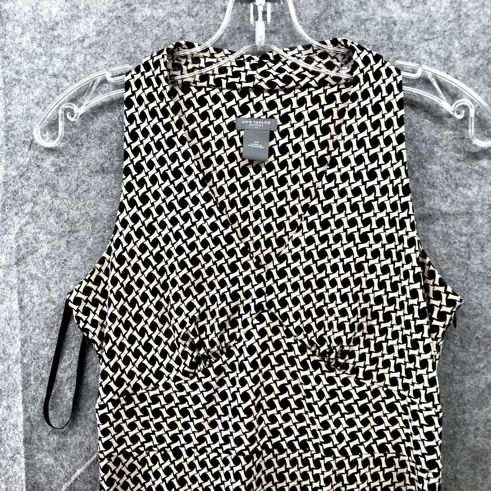 Ann Taylor VINTAGE? No. Ann Taylor Sleeveless Dress Womens 2P V-Neck Black Beige Geometric Print Midi Size XS / US 0-2 / IT 36-38 - 3 Thumbnail
