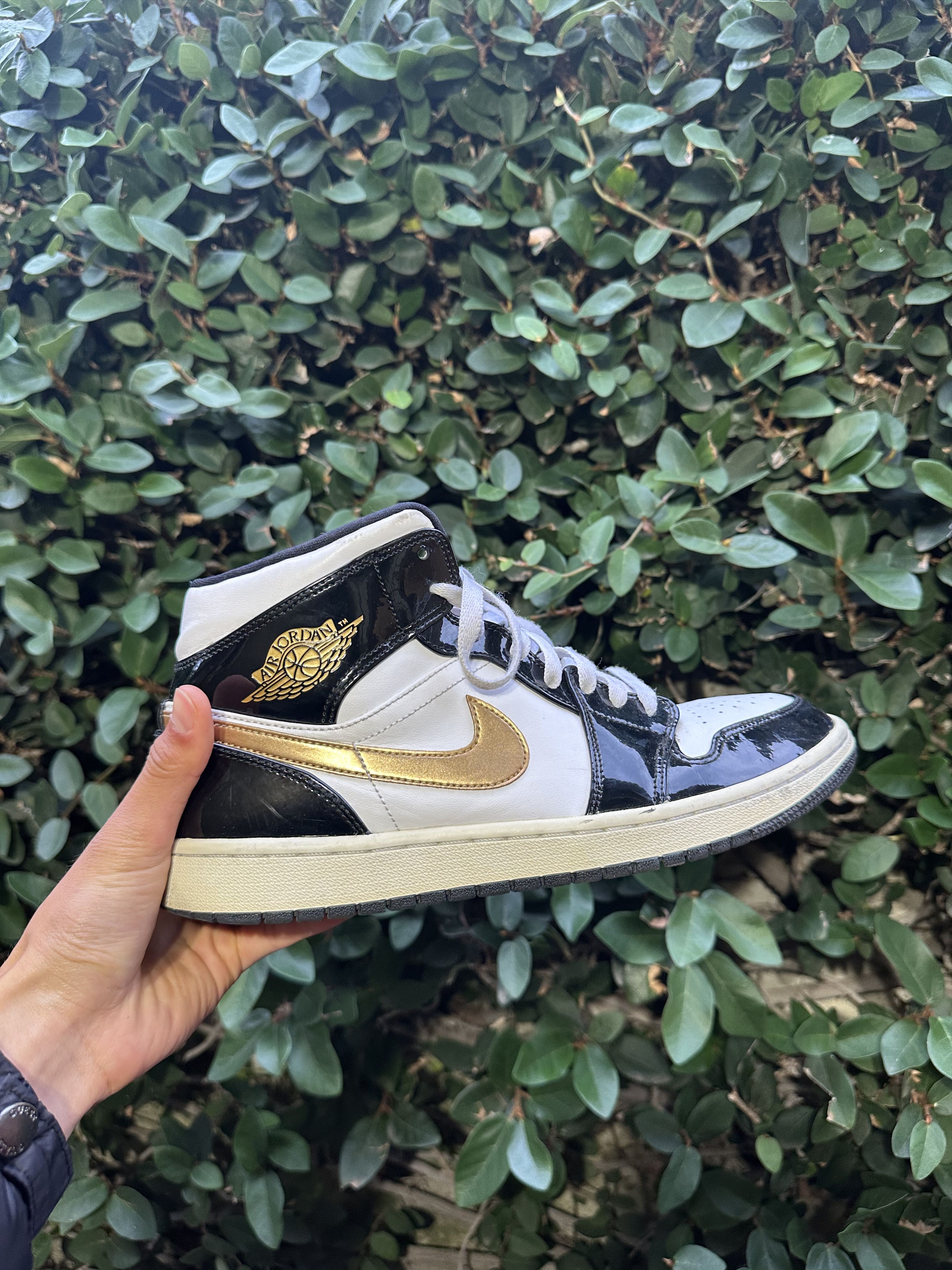 Jordan Brand Jordan 1 Patent Black White Gold Mid Men 10.5 Size US 10.5 / EU 43-44 - 2 Thumbnail