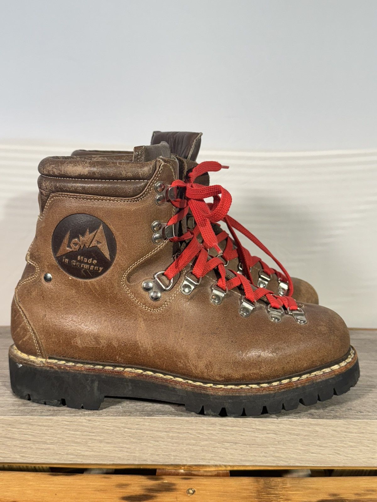 LOWA LOWA Mountaineering Boots Men’s MISMATCHED Sz 6M (R) 5.5M L Size US 6 / EU 39 - 1 Thumbnail
