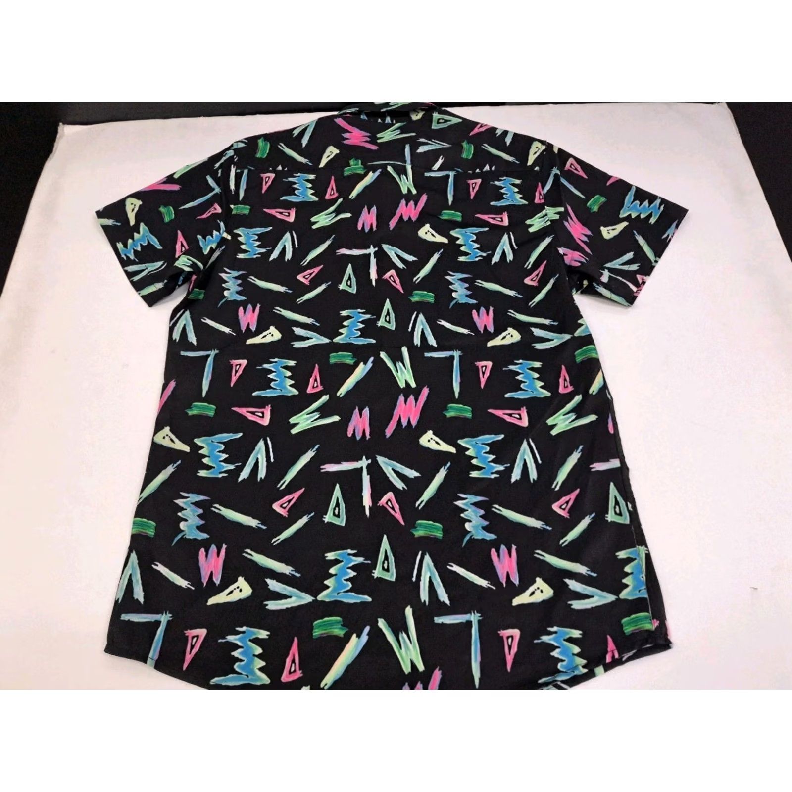 CO NWT Molokai Surf Co Men's Short Sleeve Multicolored Button Up Shirt M Hawaiian Print Lightweight Microfiber Pocketed Size US M / EU 48-50 / 2 - 3 Thumbnail