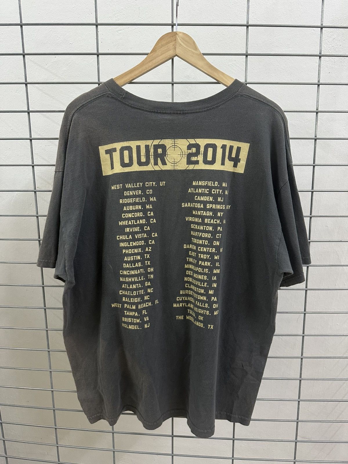 Band Tees × Vintage Beautiful Faded Vintage Def Leppard Rock Brigade Band Tee Size US XL / EU 56 / 4 - 2 Thumbnail