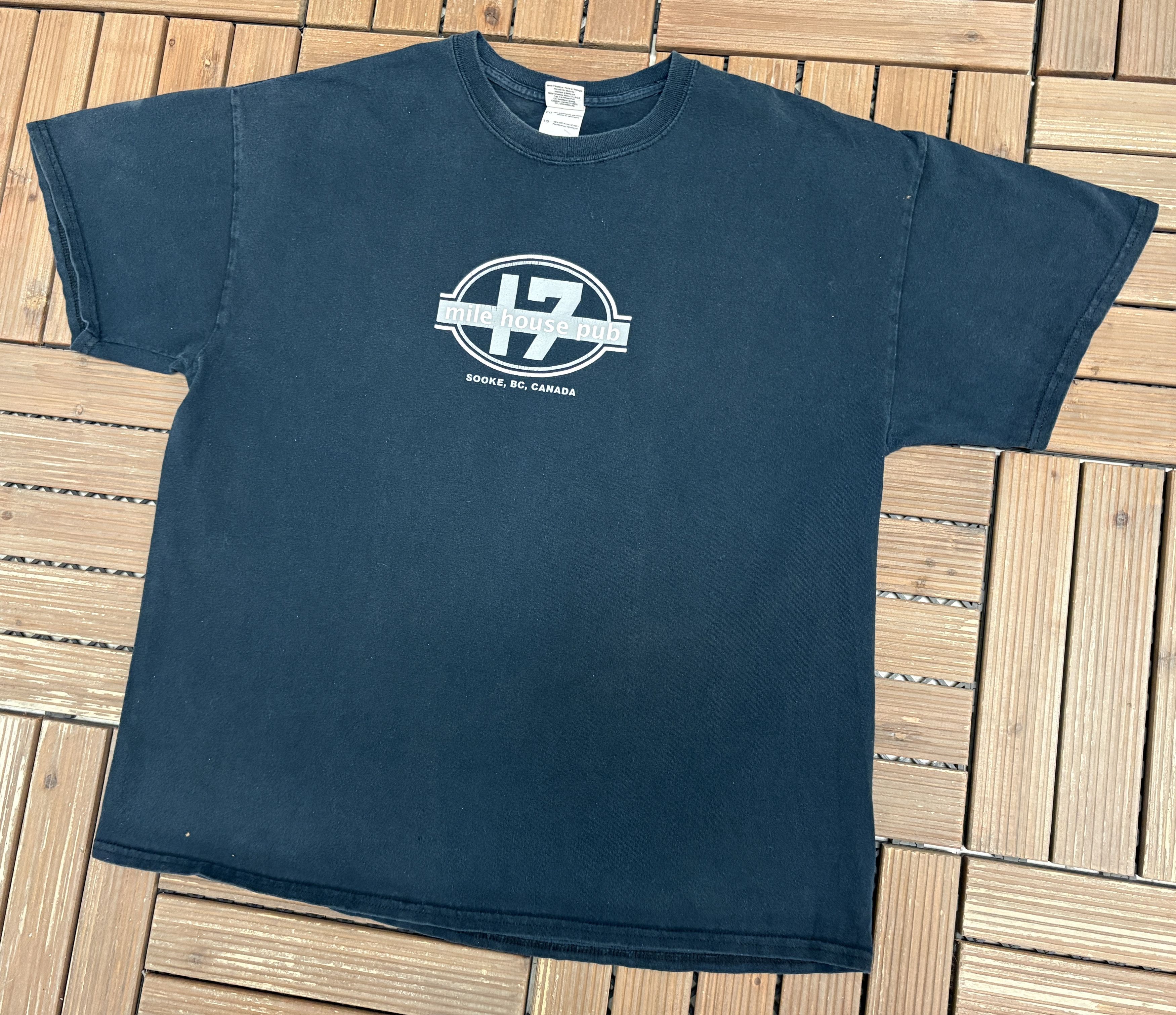 Vintage 17 Mile House Pub Sooke, BC Vintage Blue T-Shirt Tee Size US XL / EU 56 / 4 - 3 Thumbnail