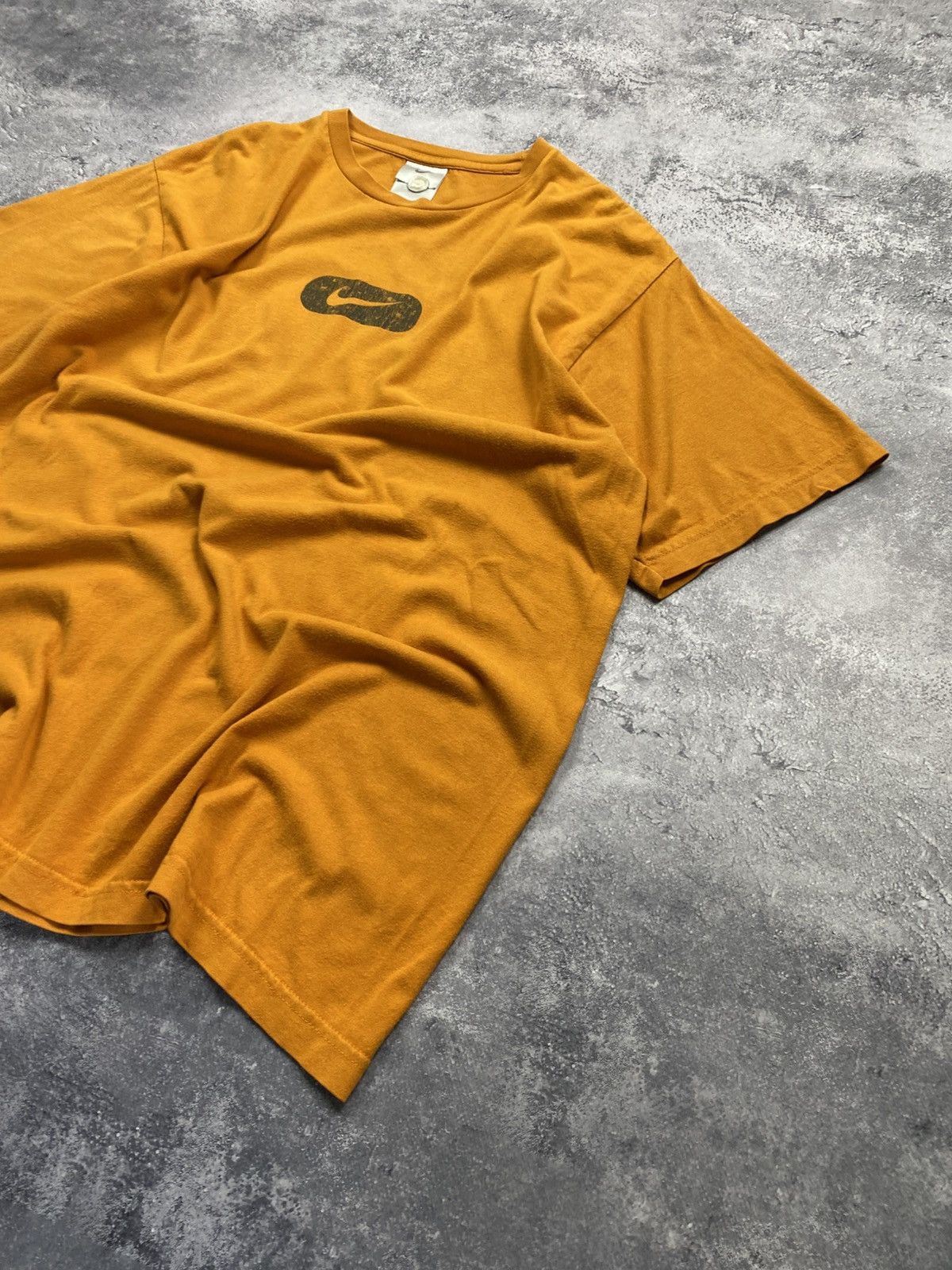 Nike Nike Vintage T-Shirt Centre Logo Y2K 90s Tee Swoosh Size US L / EU 52-54 / 3 - 4 Thumbnail