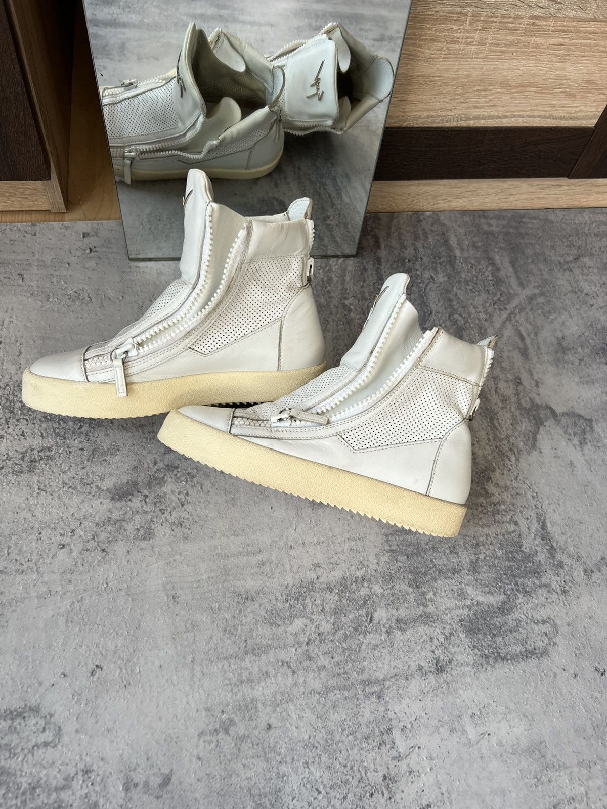 Giuseppe Zanotti Giuseppe Zanotti white hi top sneakers Size US 5.5 / EU 38 - 6 Thumbnail