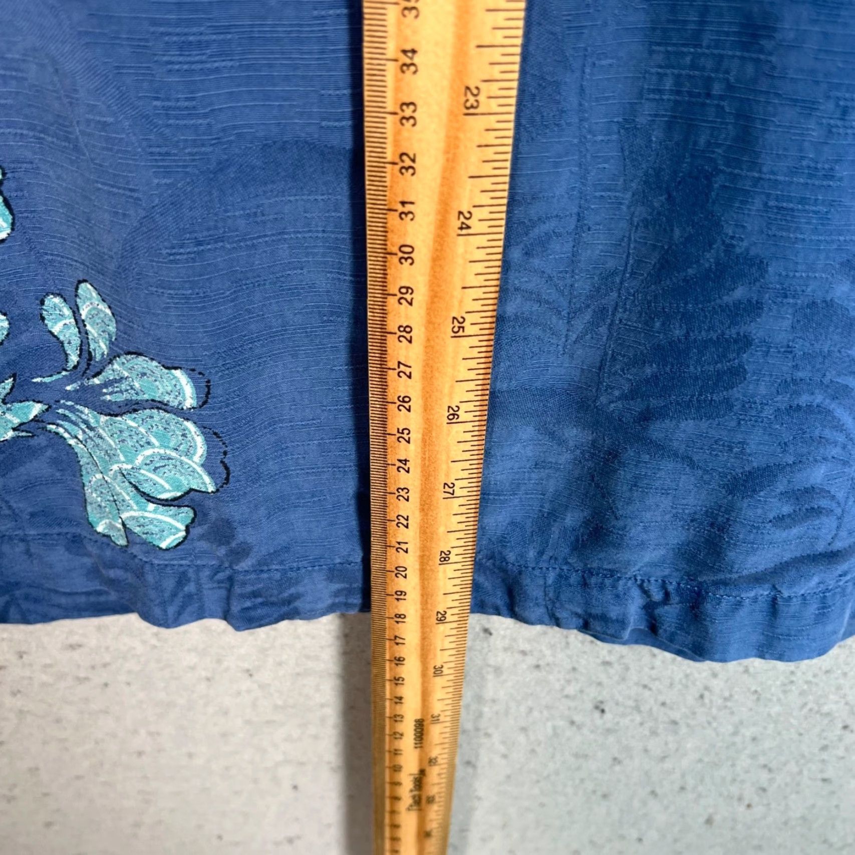 Tommy Bahama VINTAGE Tommy Bahama Shirt Mens Small Blue Silk 100% Saki Lounge Button-Up Short Sleeve Casual 90s Event? (Note: remove question) Size US S / EU 44-46 / 1 - 6 Thumbnail