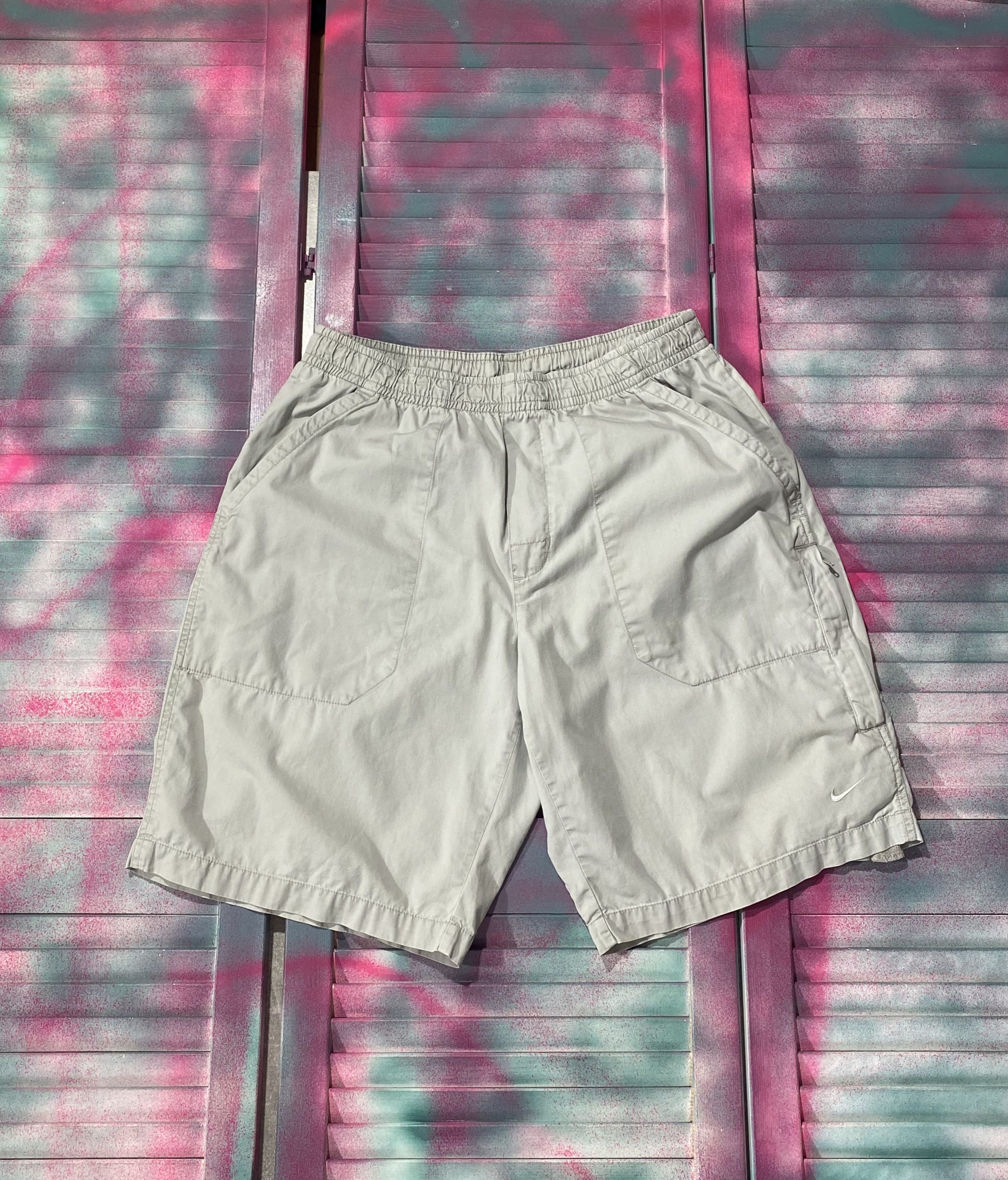 Nike Vintage Y2K Nike zip pocket swoosh shorts Size US 34 / EU 50 - 1 Thumbnail