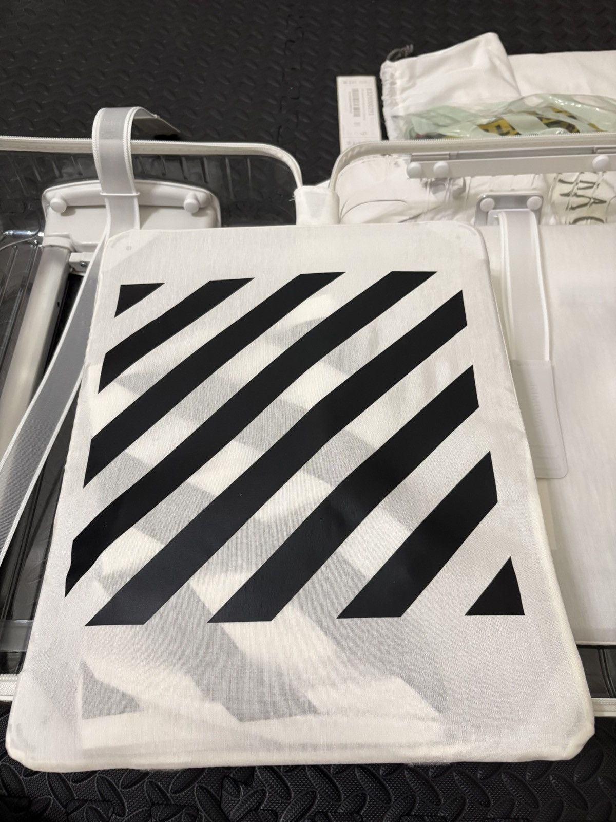 Off-White Off-White x Rimowa See Through 47L Luggage Case Size ONE SIZE - 11 Thumbnail