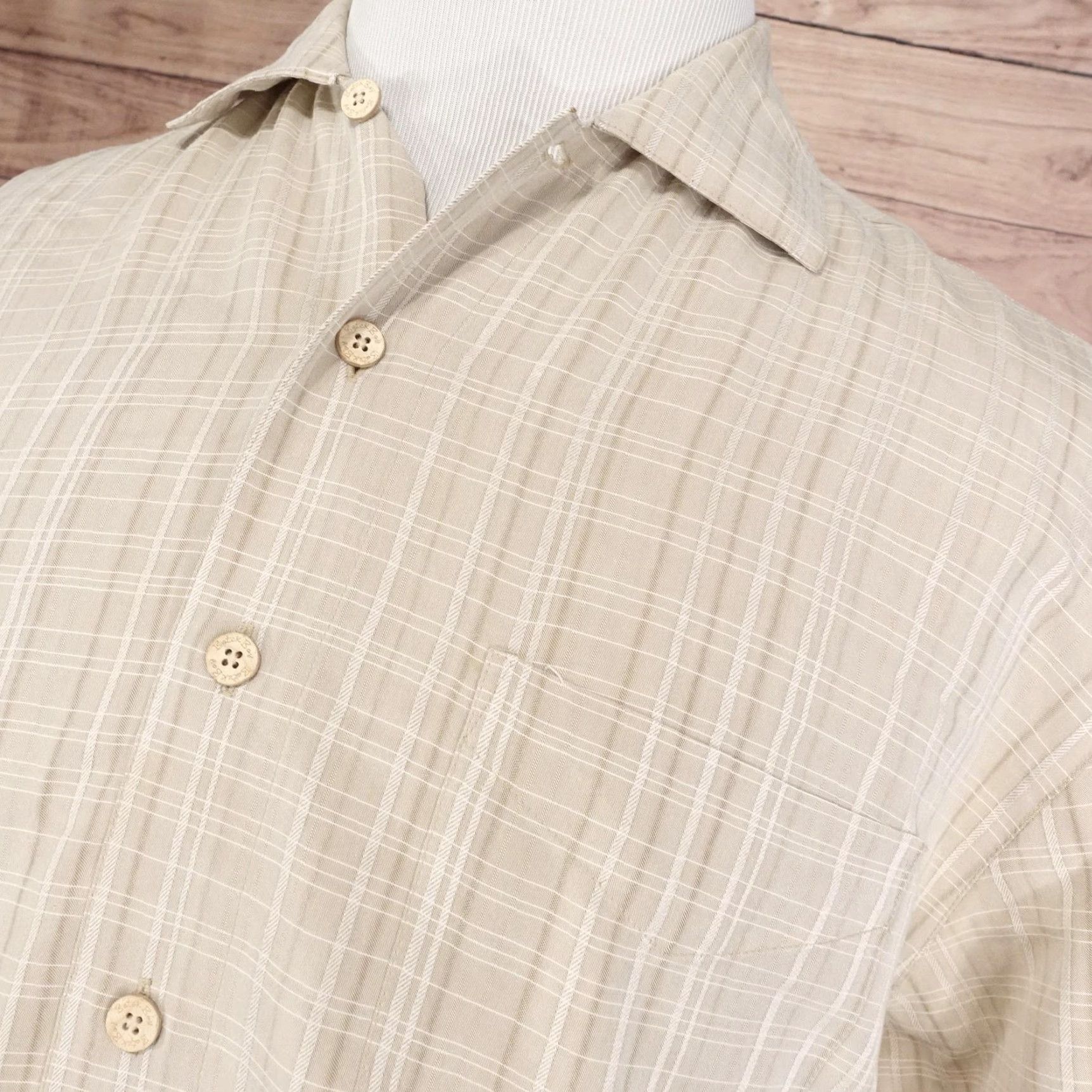 Vintage Batik Bay Shirt Mens Medium Beige Plaid Short Sleeve Button Front Camp Collar Knit Rayon Polyester Size US M / EU 48-50 / 2 - 2 Thumbnail