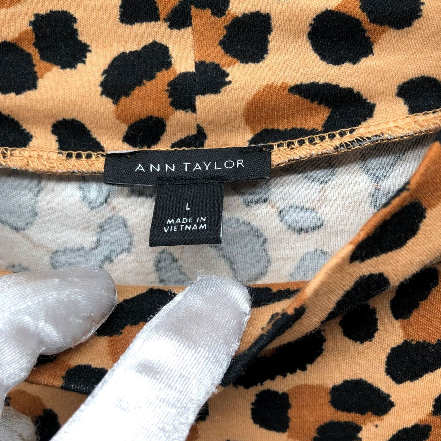 Ann Taylor Ann Taylor Mock Neck Long Sleeve T-Shirt Womens L Tan Leopard Print Cotton Size L / US 10 / IT 46 - 5 Thumbnail