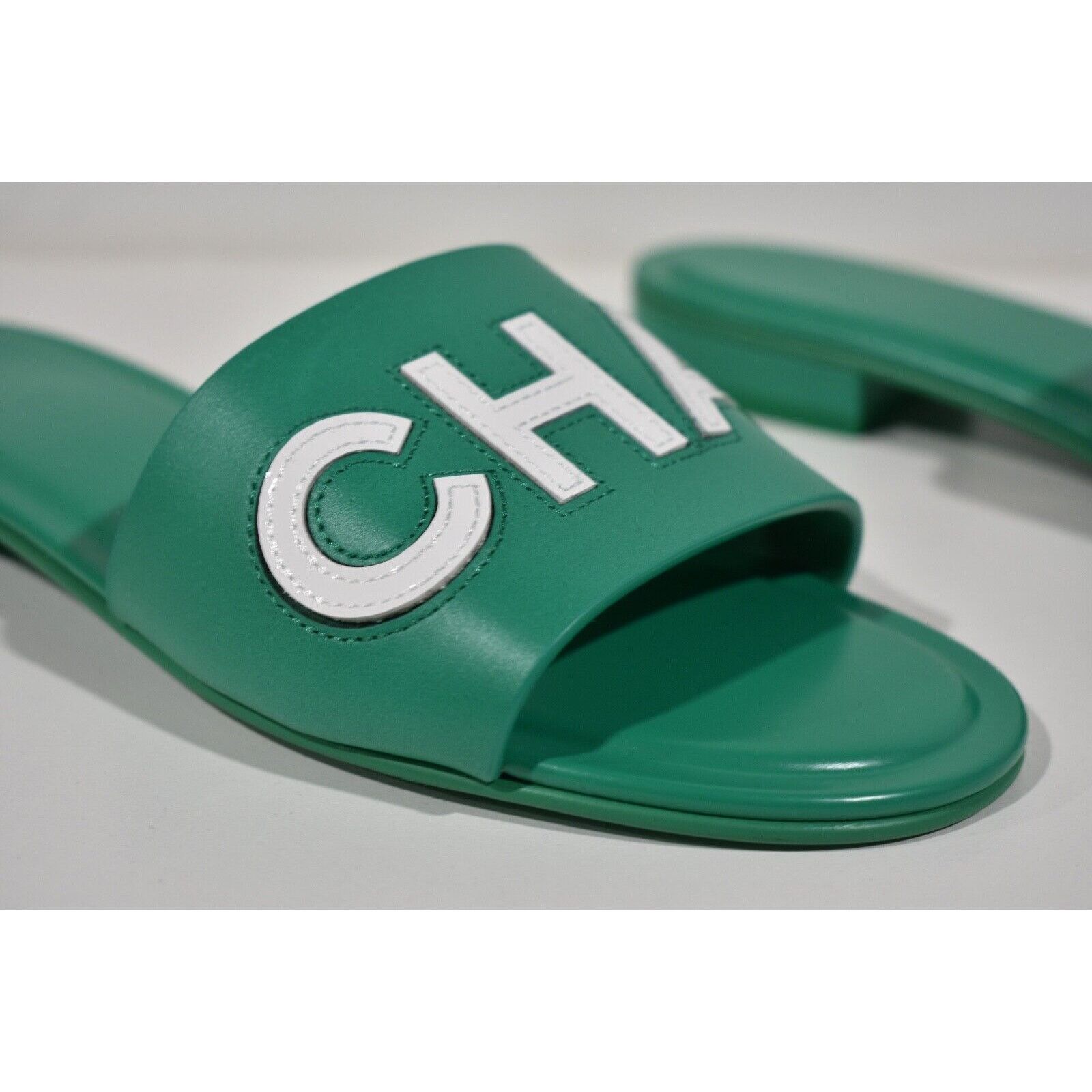 Chanel Chanel 23P Green White Leather CC Logo Letter Mules Slide Size US 10 / IT 40 - 4 Thumbnail
