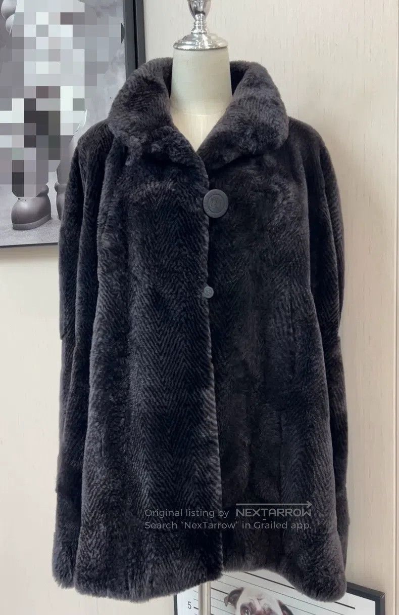 Fendi Fendi Beaver Fur Cloak Size M / US 6-8 / IT 42-44 - 1 Thumbnail