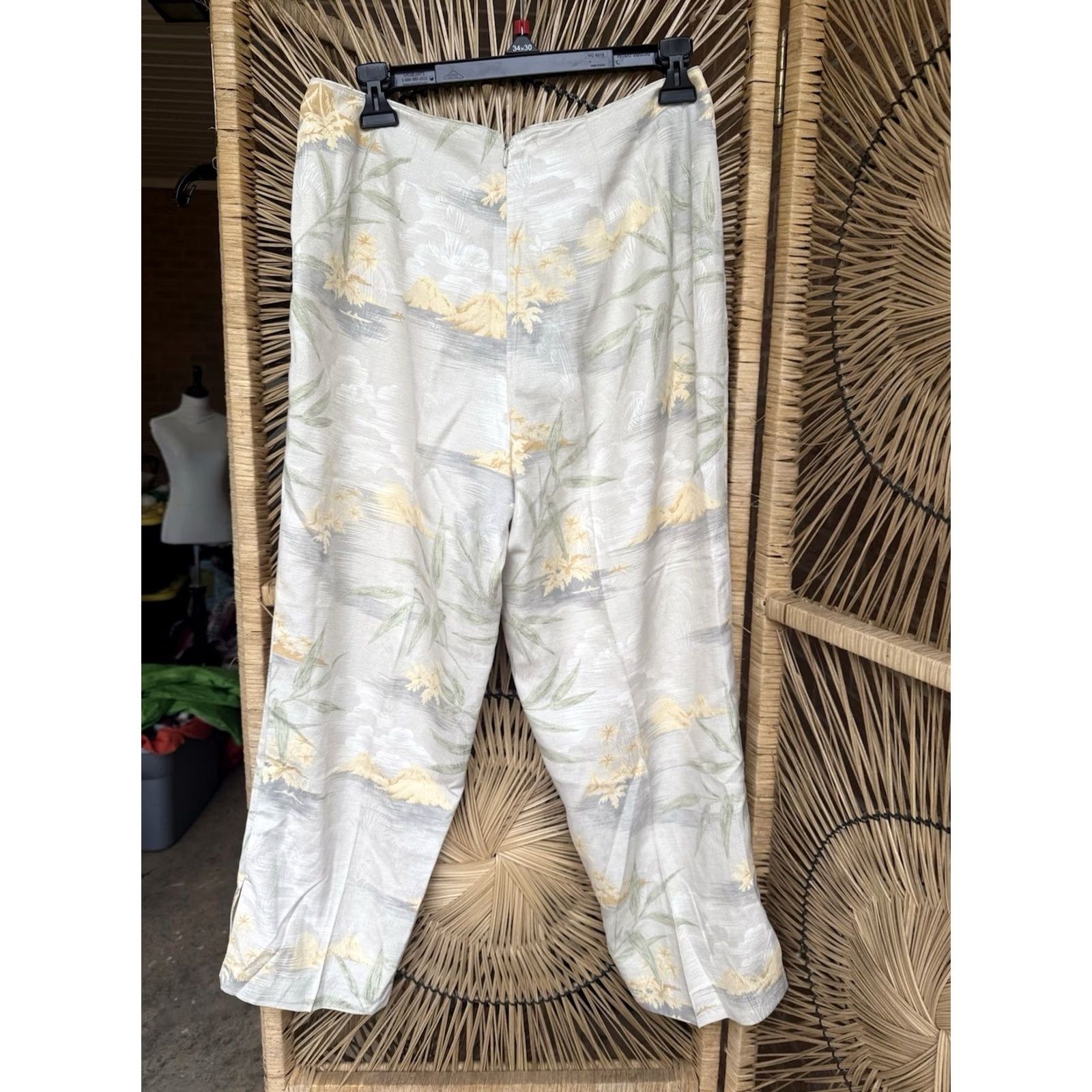 Tommy Bahama Tommy Bahama Pants Women's 10 Tan Floral Hawaiian Aloha Silk Tropical Straight Leg Back Zip Casual Workwear Beach 90s Theme Womens Size 32" / US 10 / IT 46 - 5 Thumbnail