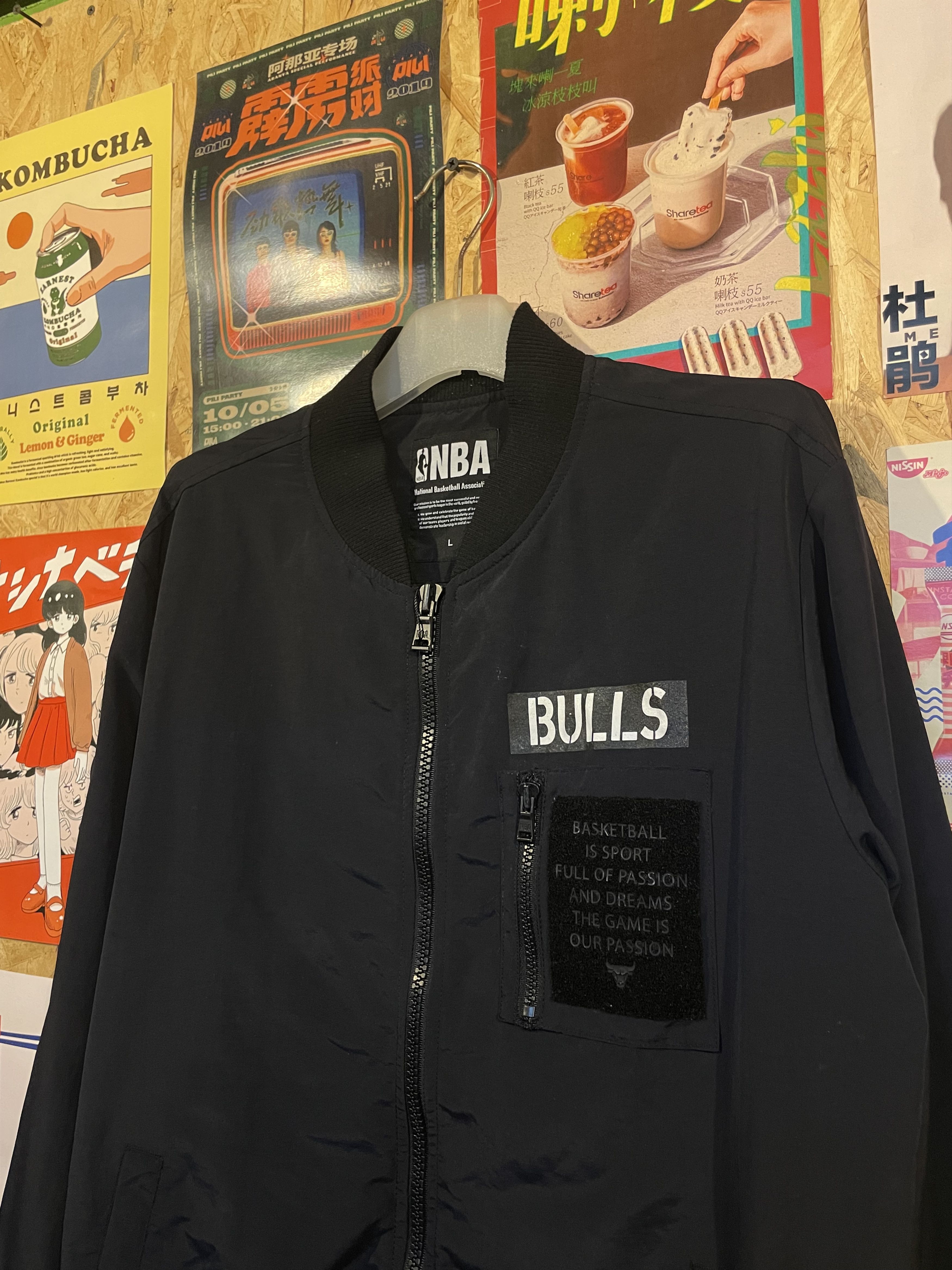 NBA × NFL NBA Chicago Bulls Bomber Jacket Size US L / EU 52-54 / 3 - 1 Thumbnail