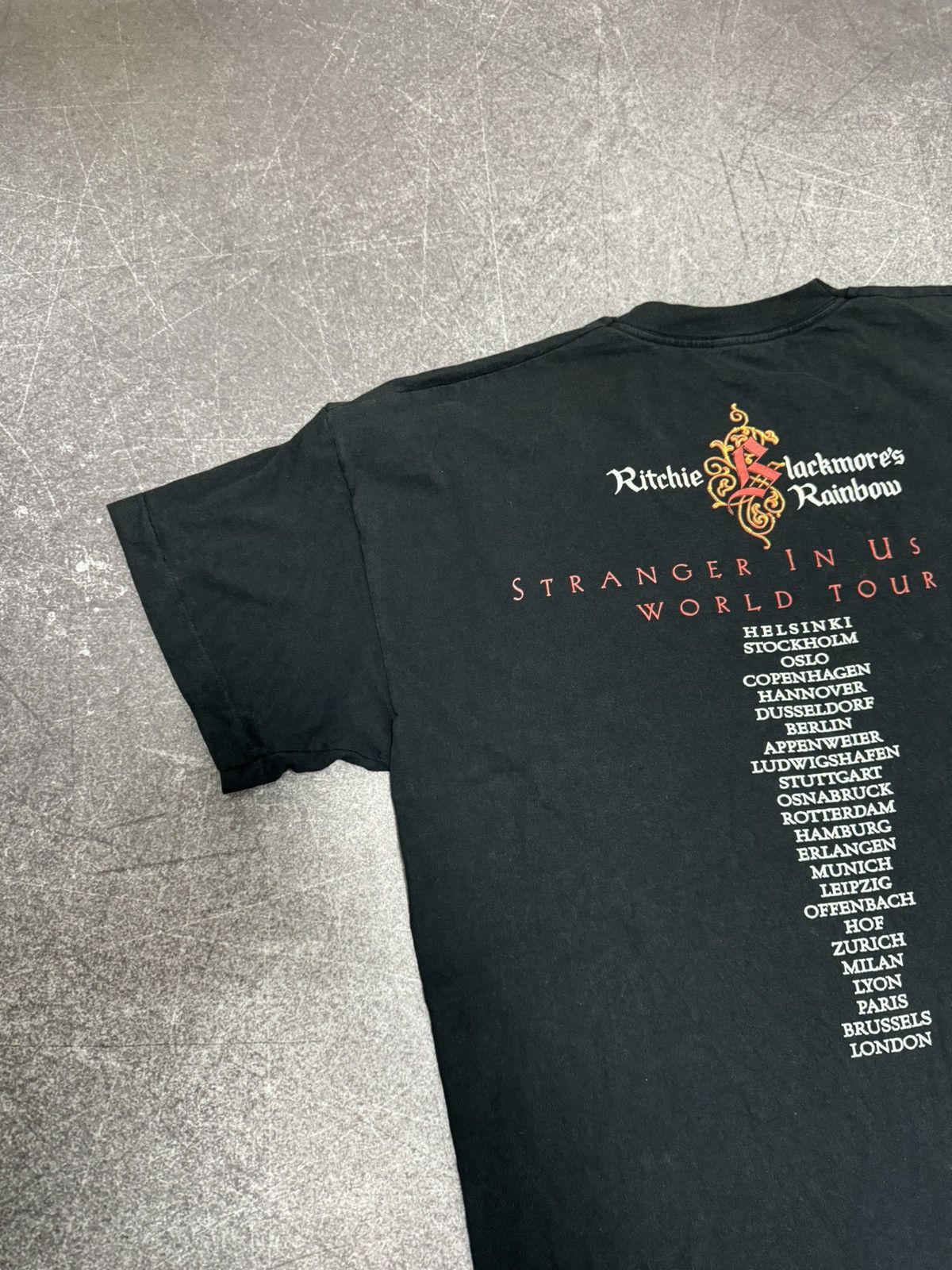 Band Tees Vintage 1995 Ritchie Blackmore Rainbow T Shirt Size US L / EU 52-54 / 3 - 12 Thumbnail
