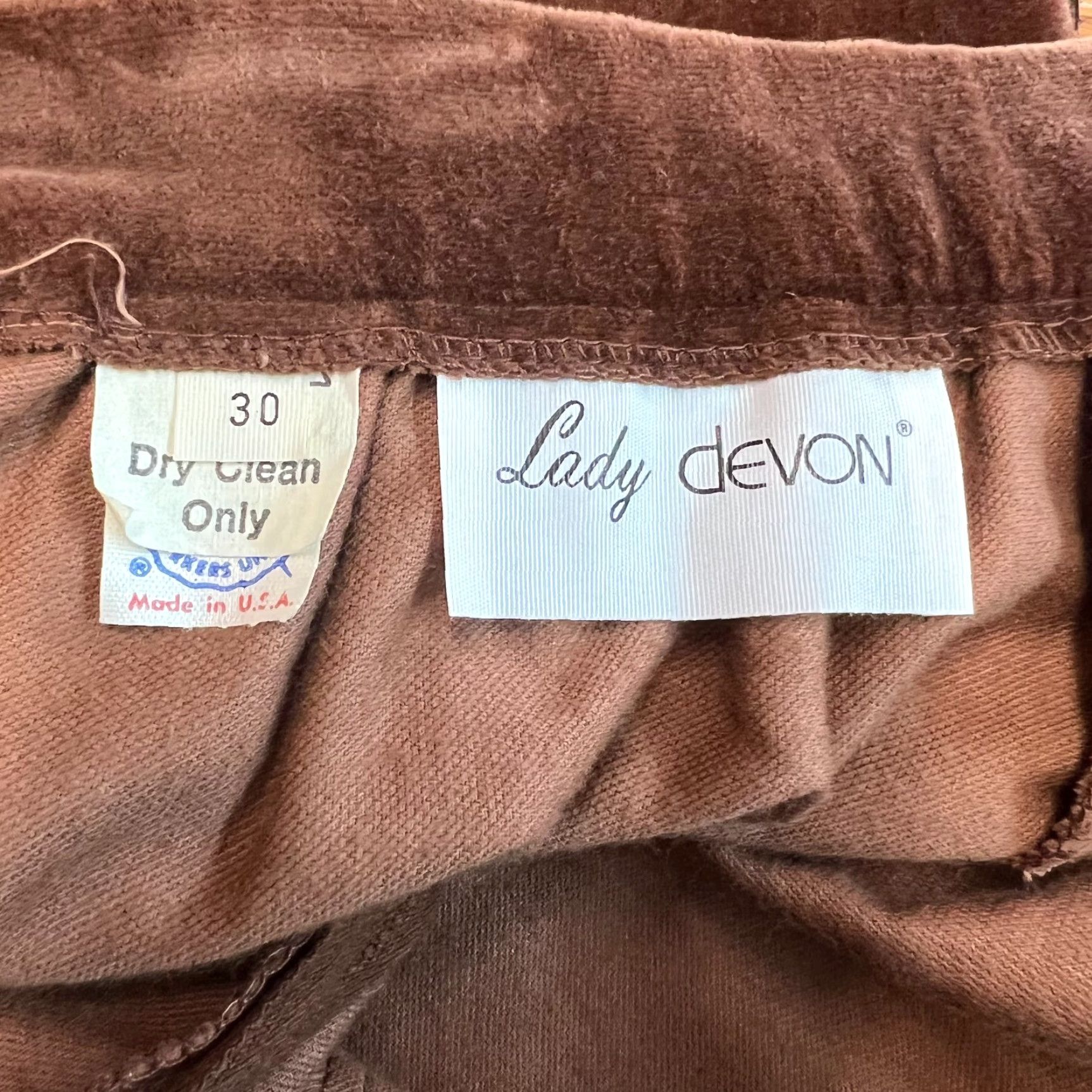 Velvet VINTAGE Lady Devon Womens Skirt Brown Velvet Knee Length Size 30 Straight Pencil Zipper Closure Button Casual Size 30" / US 8 / IT 44 - 7 Thumbnail