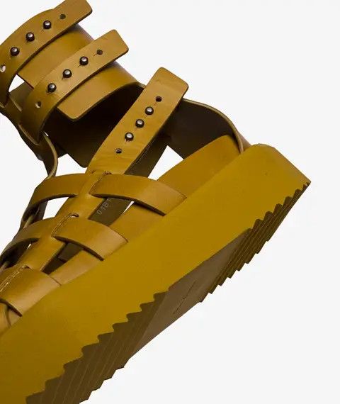 Rick Owens o1y0126 Gladiator Sandals in Gold Size US 7 / IT 37 - 2 Thumbnail
