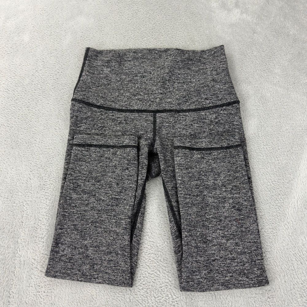 Lululemon Lululemon cropped Grey / Black Activewear Leggings Women’s Size 28" / US 6 / IT 42 - 2 Thumbnail
