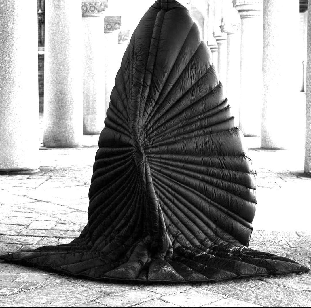 Rick Owens *RARE* KINGSIZE DOWN BLANKET/CAPE FW21 Size ONE SIZE - 9 Thumbnail