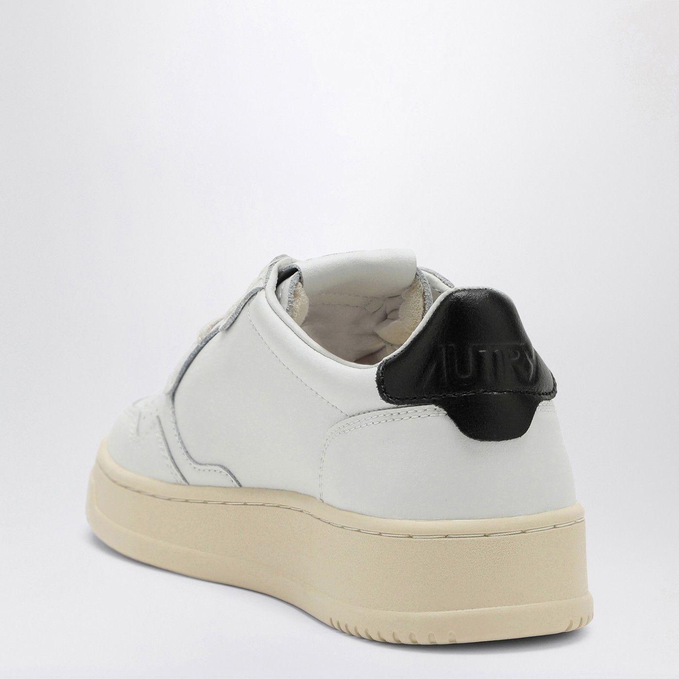 AUTRY o1s22i1n0925 'Medalist' Low Top Sneakers in White/Black Size US 10 / EU 43 - 4 Thumbnail