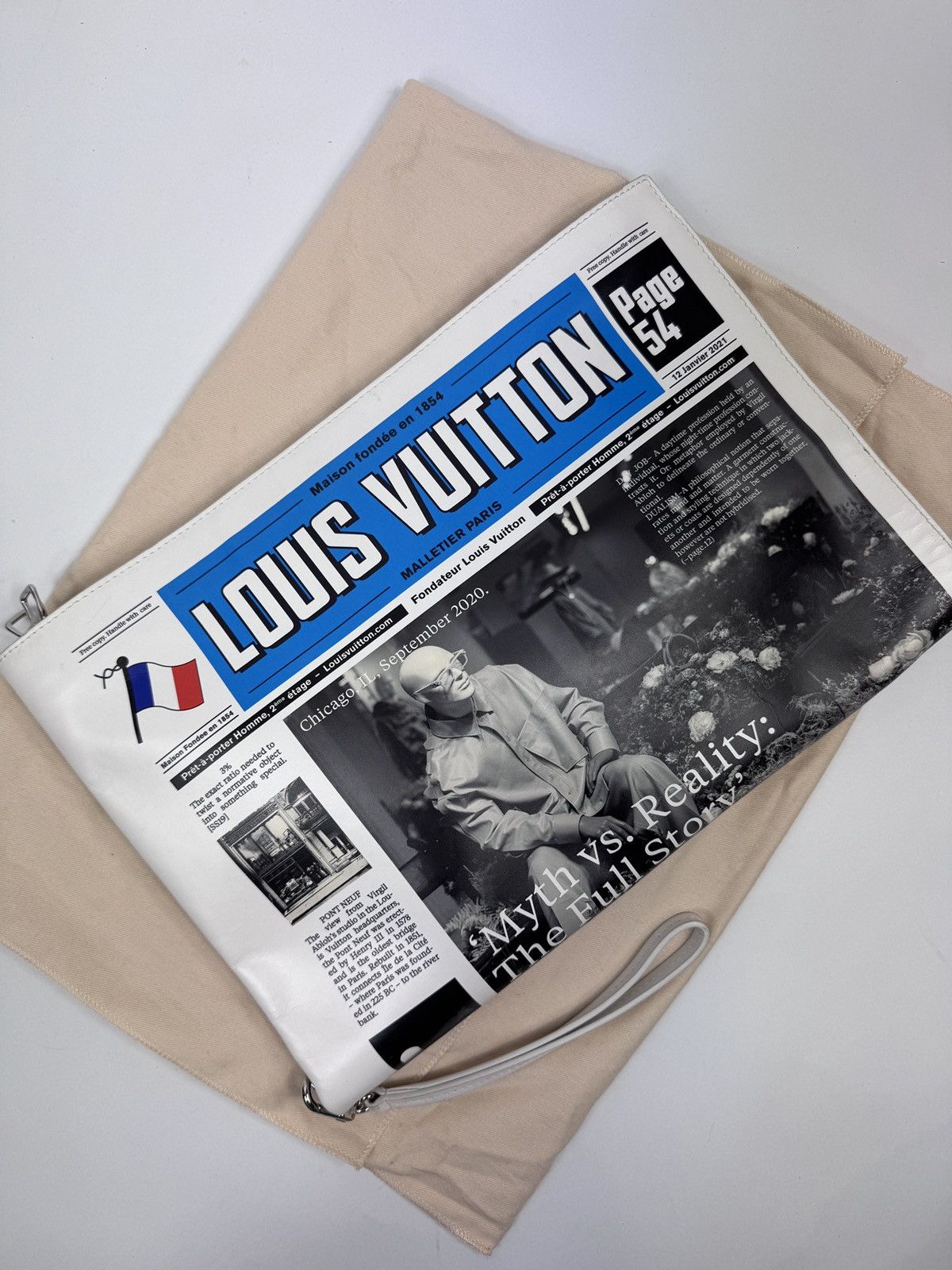 Louis Vuitton TOURIST VS. PURIST 2021 NEWSPAPER CLUTCH Size ONE SIZE - 3 Thumbnail