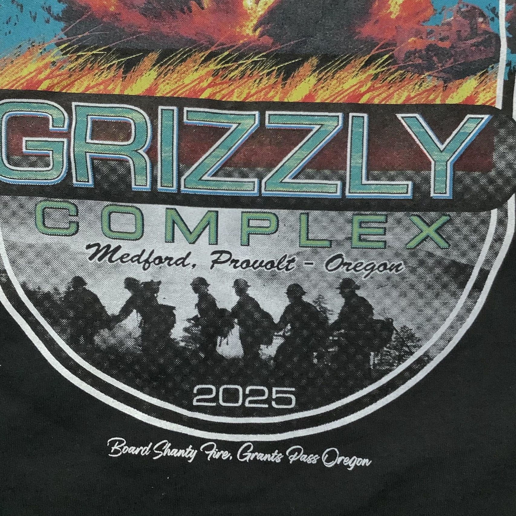 Port & Company Port & Company Hoodie Mens 3XL Black Oregon 2025 Grizzly Complex Wildfires Graphic Print על Size US XXL / EU 58 / 5 - 3 Thumbnail