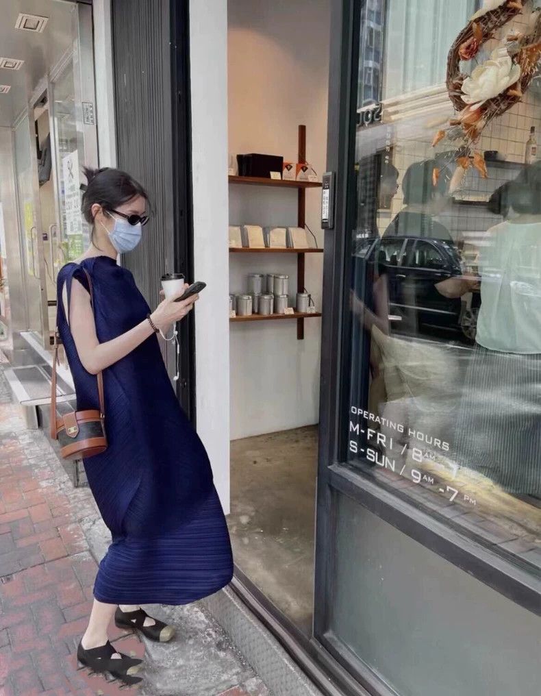 Issey Miyake Issey Miyake size:5 Navy blue irregular-shaped dress Size XS / US 0-2 / IT 36-38 - 3 Thumbnail