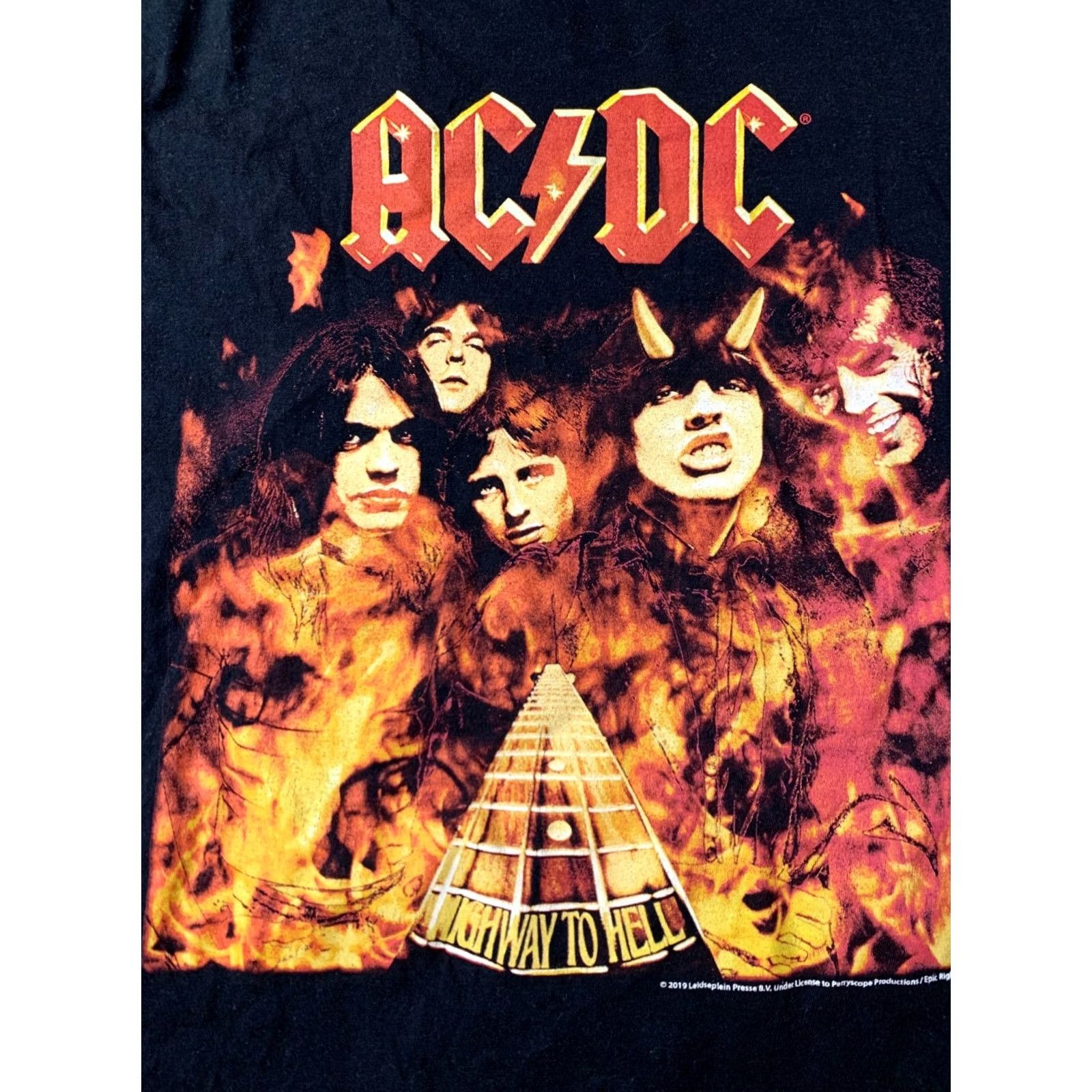 Gildan AC/DC Highway To Hell Shirt Men 2019 Black 100% Cotton Vintage Gildan Short Sleeve M Shirt Mens Rock Print Decade 2010s Size US M / EU 48-50 / 2 - 3 Thumbnail