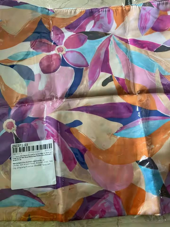 Japanese Brand ✨Elegant Bandana Square Scarf Silky Satin Print Size ONE SIZE - 4 Thumbnail