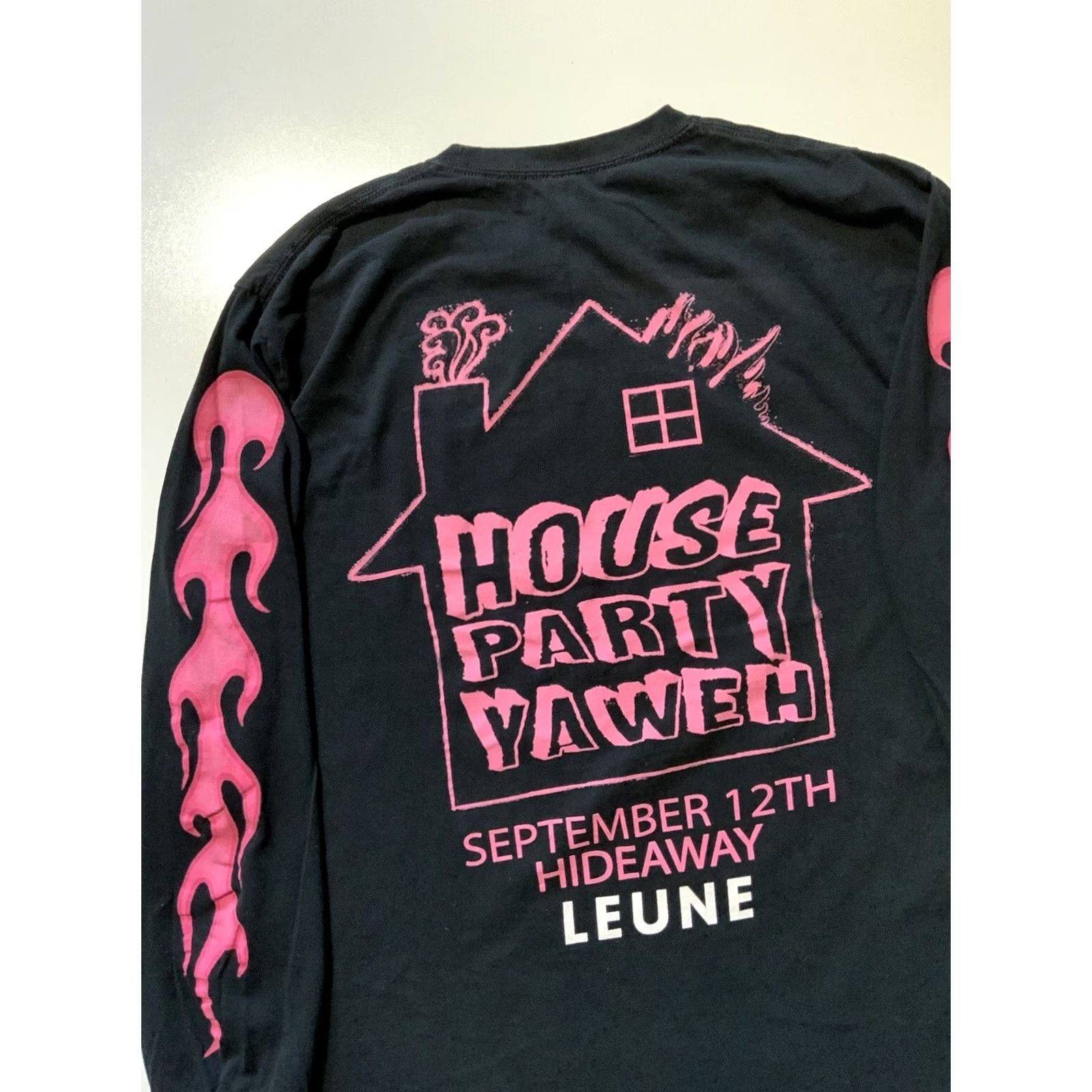 Gildan VINTAGE? House Party Tyla Yaweh Hideaway Hollywood Mansion Flames Black L/S T-Shirt Sz.L Size US L / EU 52-54 / 3 - 4 Thumbnail