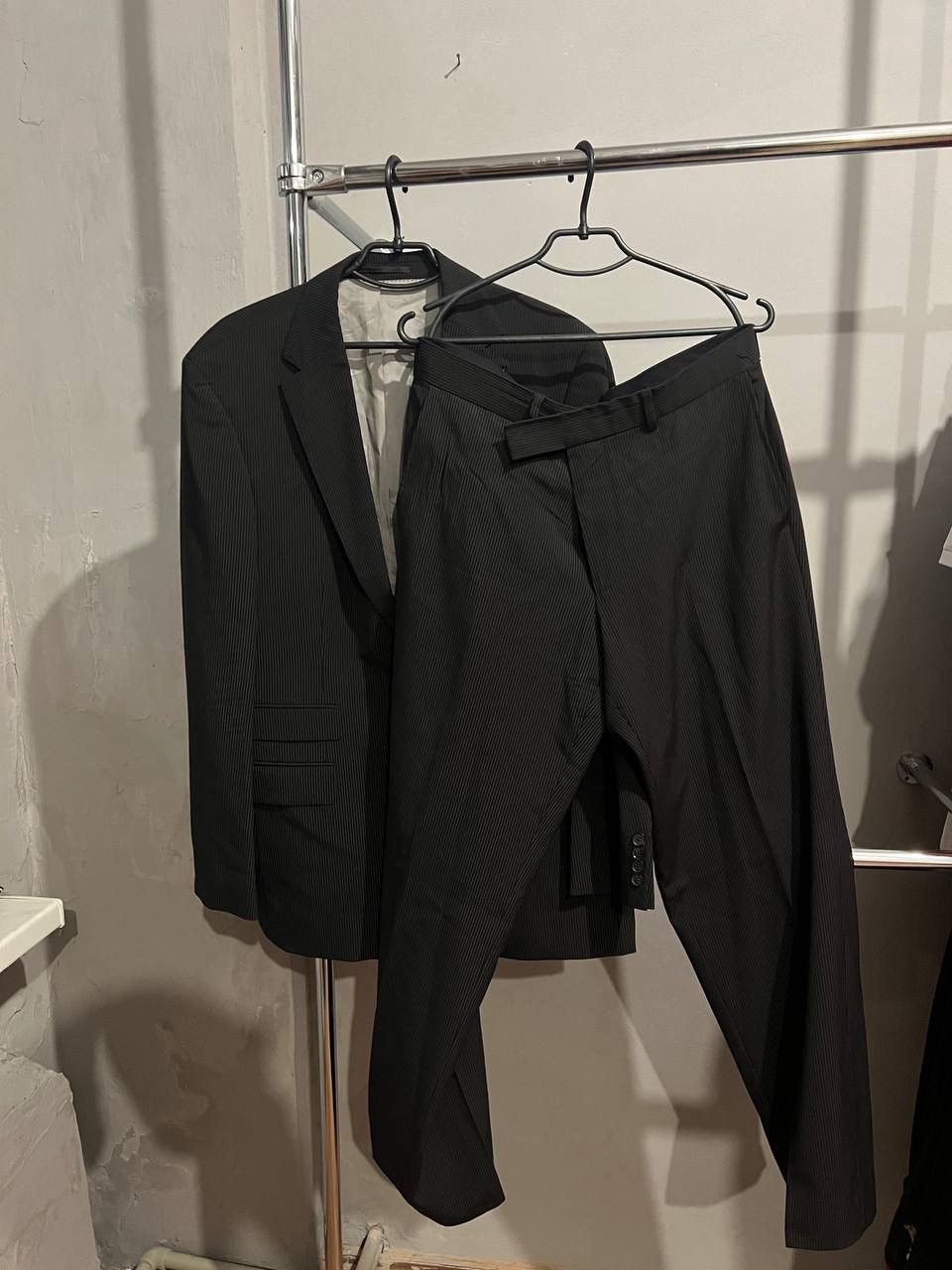 Hugo Boss VINTAGE HUGO BOSS STRIPED BLACK SOLID BRUTAL MENS SUIT SZ 52 Size 52R - 2 Thumbnail