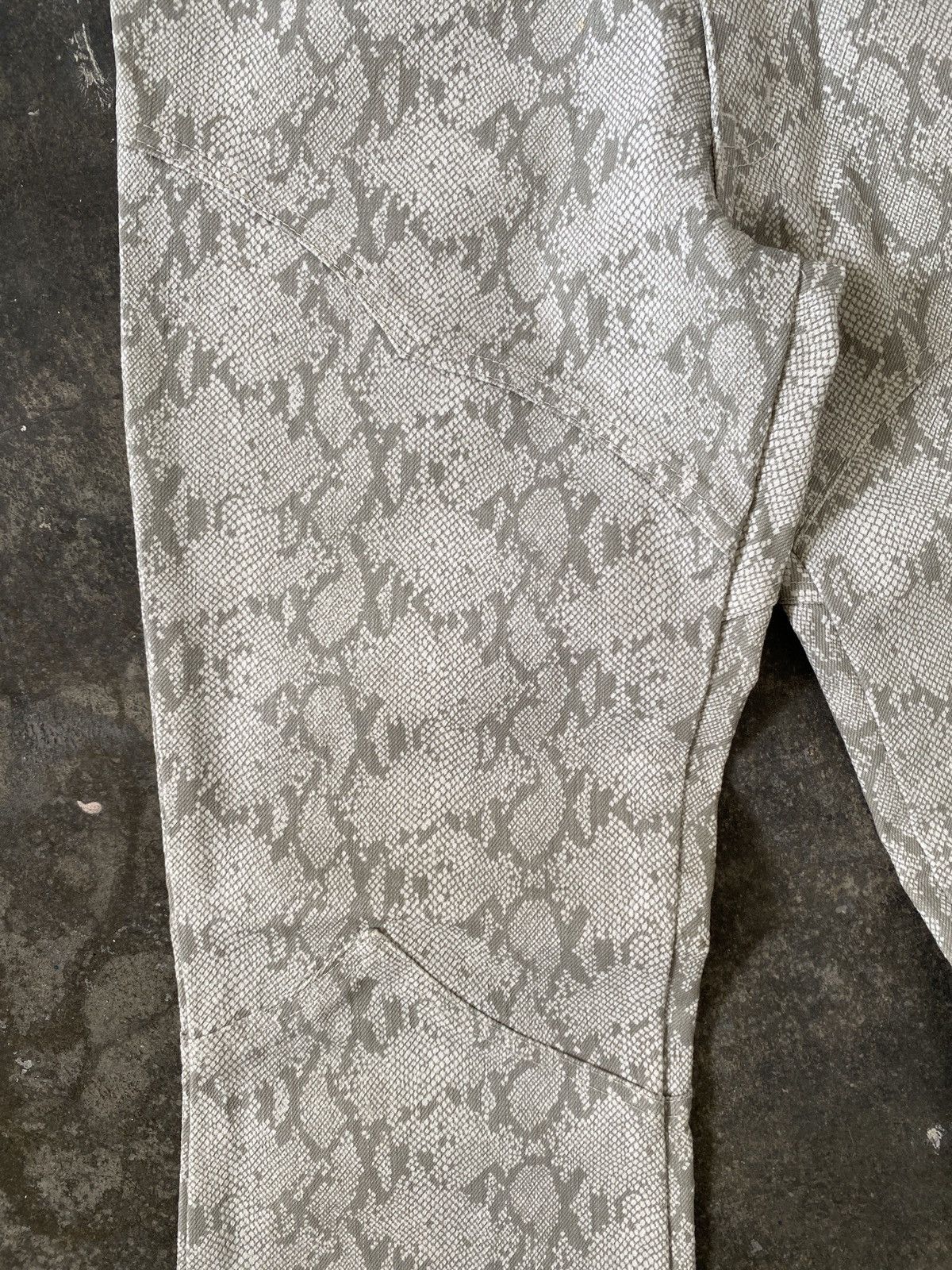 If Six Was Nine Semantic Design “Python” Snakeskin Flared Jeans Size US 30 / EU 46 - 13 Thumbnail