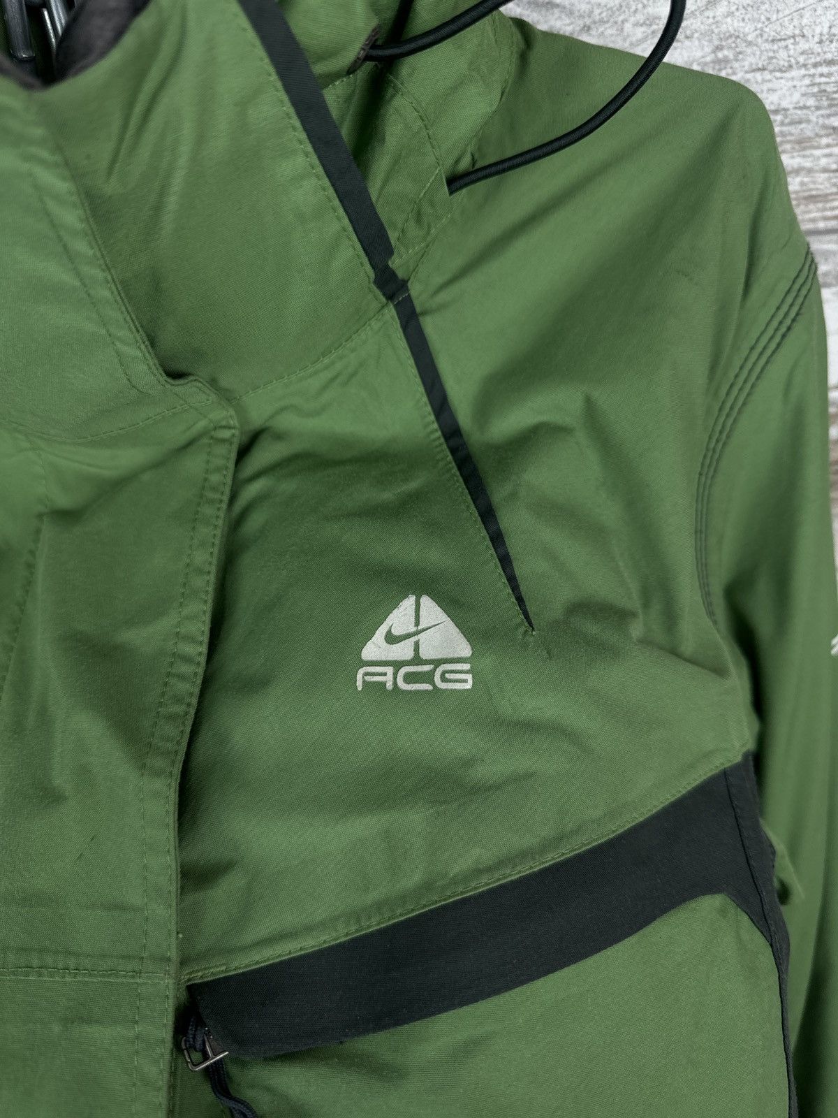 Nike Women’s Vintage Nike ACG ski jacket rare ladies puffer Size L / US 10 / IT 46 - 8 Thumbnail