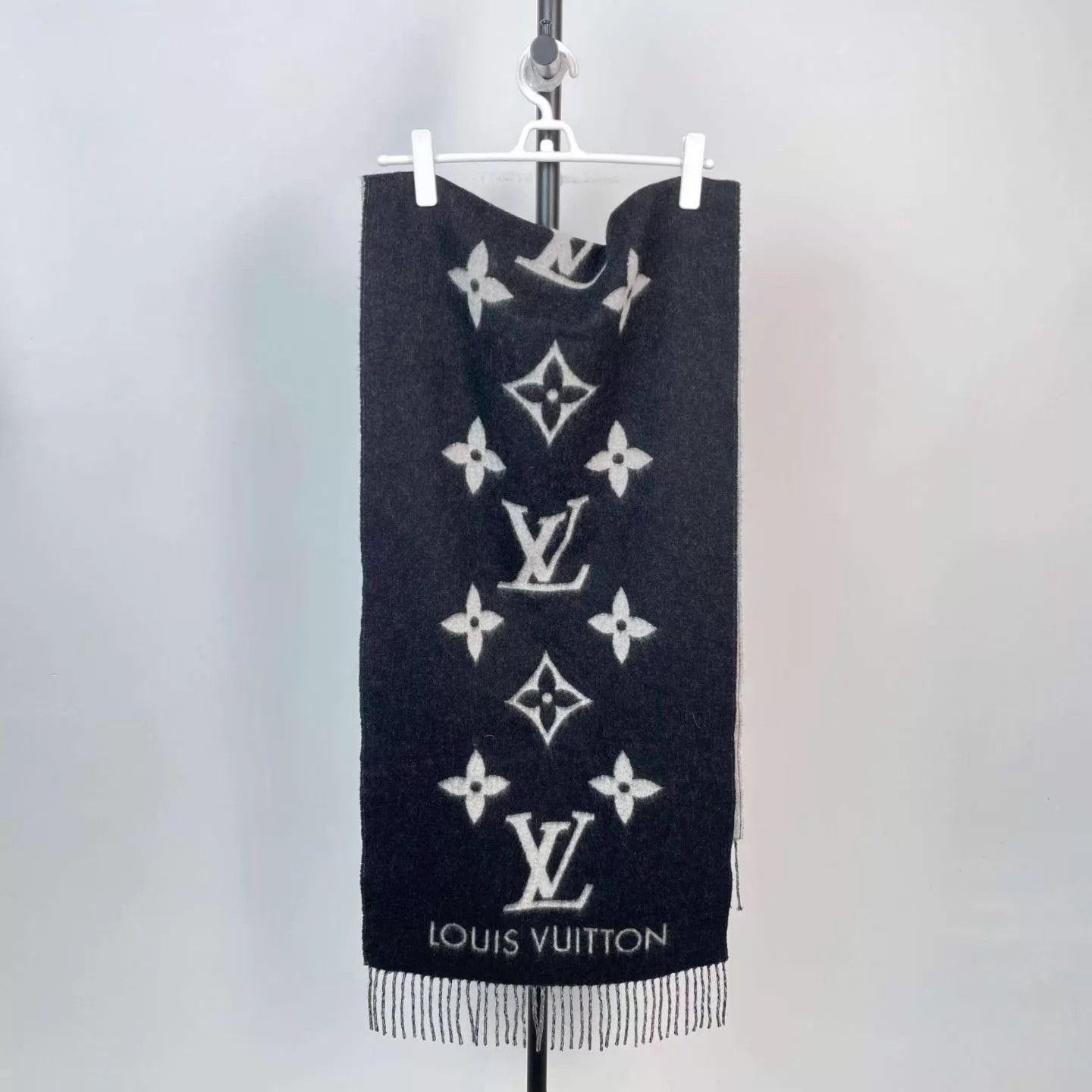 Louis Vuitton Louis Vuitton double-sided tassel scarf Size ONE SIZE - 1 Thumbnail