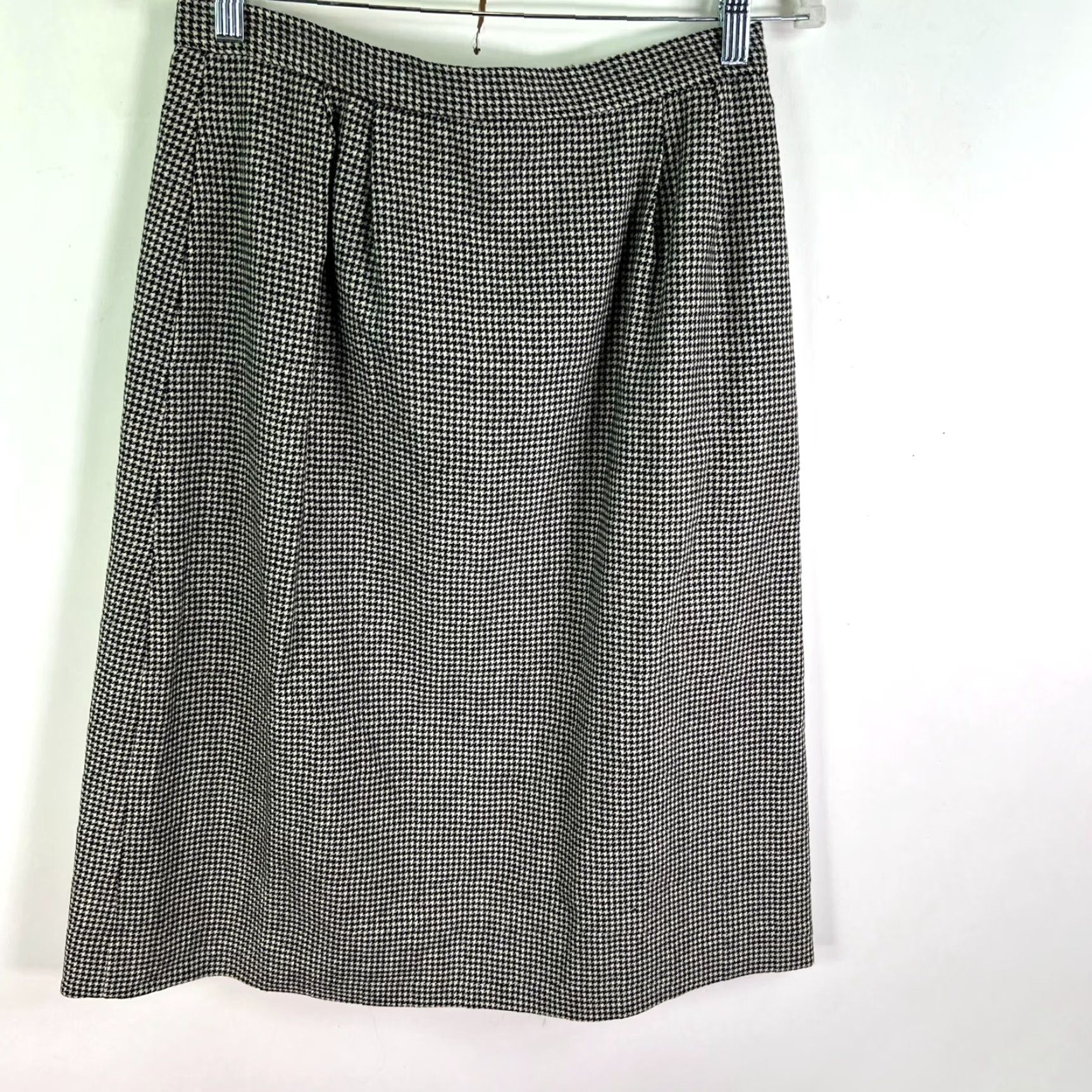 Spellbound VINTAGE Daniel Spellbound Blazer Skirt Set 14 Black/White Houndstooth Wool Blended Blazer Skirt 2 Piece Women Tailored Notch 80s Suit Set Womens Size 36" / US 14 / IT 50 - 7 Thumbnail