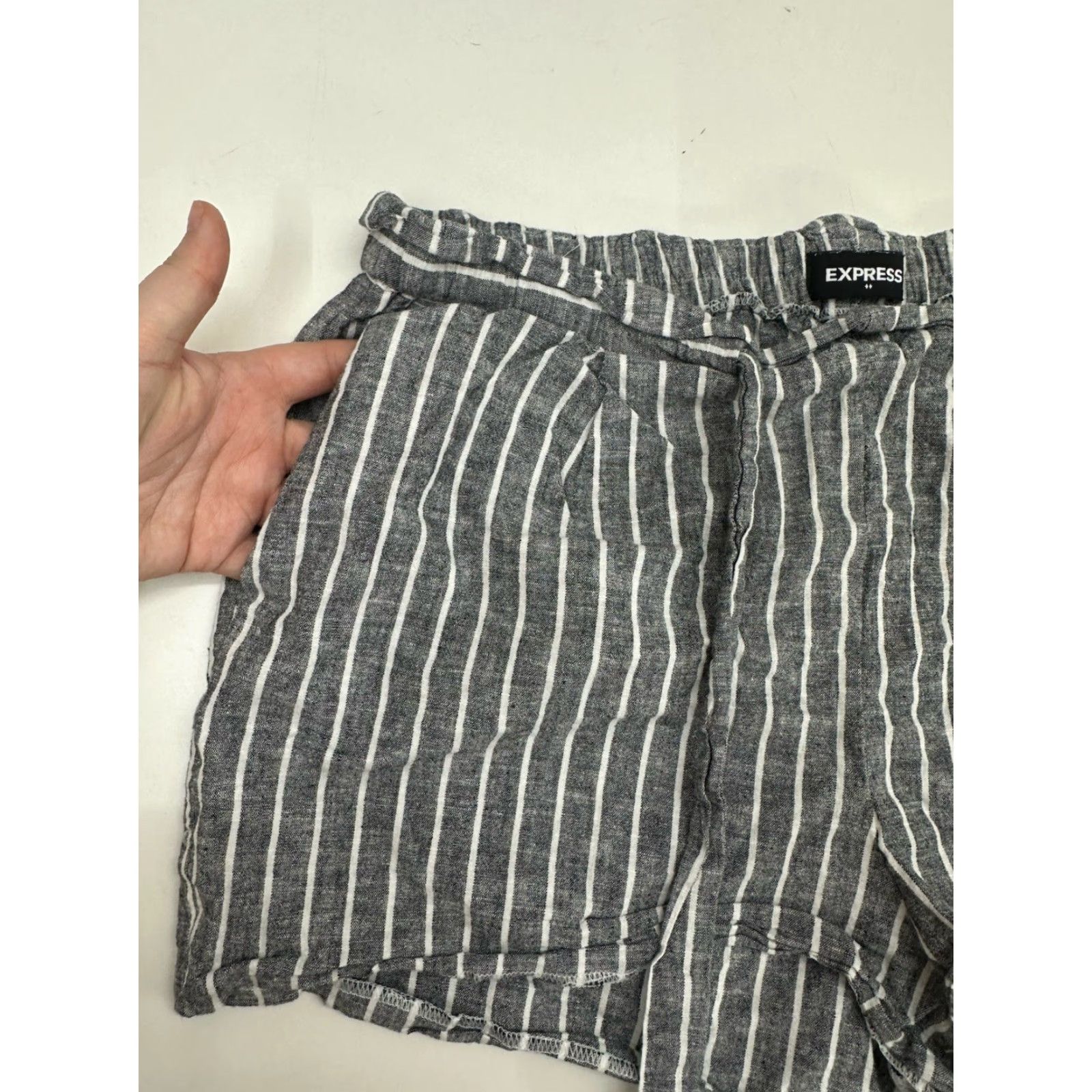 Express Express Womens Shorts Striped Chambray High Rise Elastic Waist Large Gray Size 36" / US 14 / IT 50 - 3 Thumbnail
