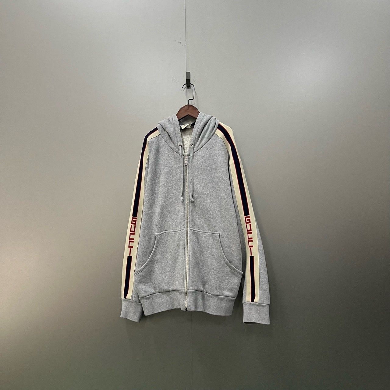Gucci Gucci Side logo printed zipper hoodie 2501-Nextarrow Size US XL / EU 56 / 4 - 1 Thumbnail