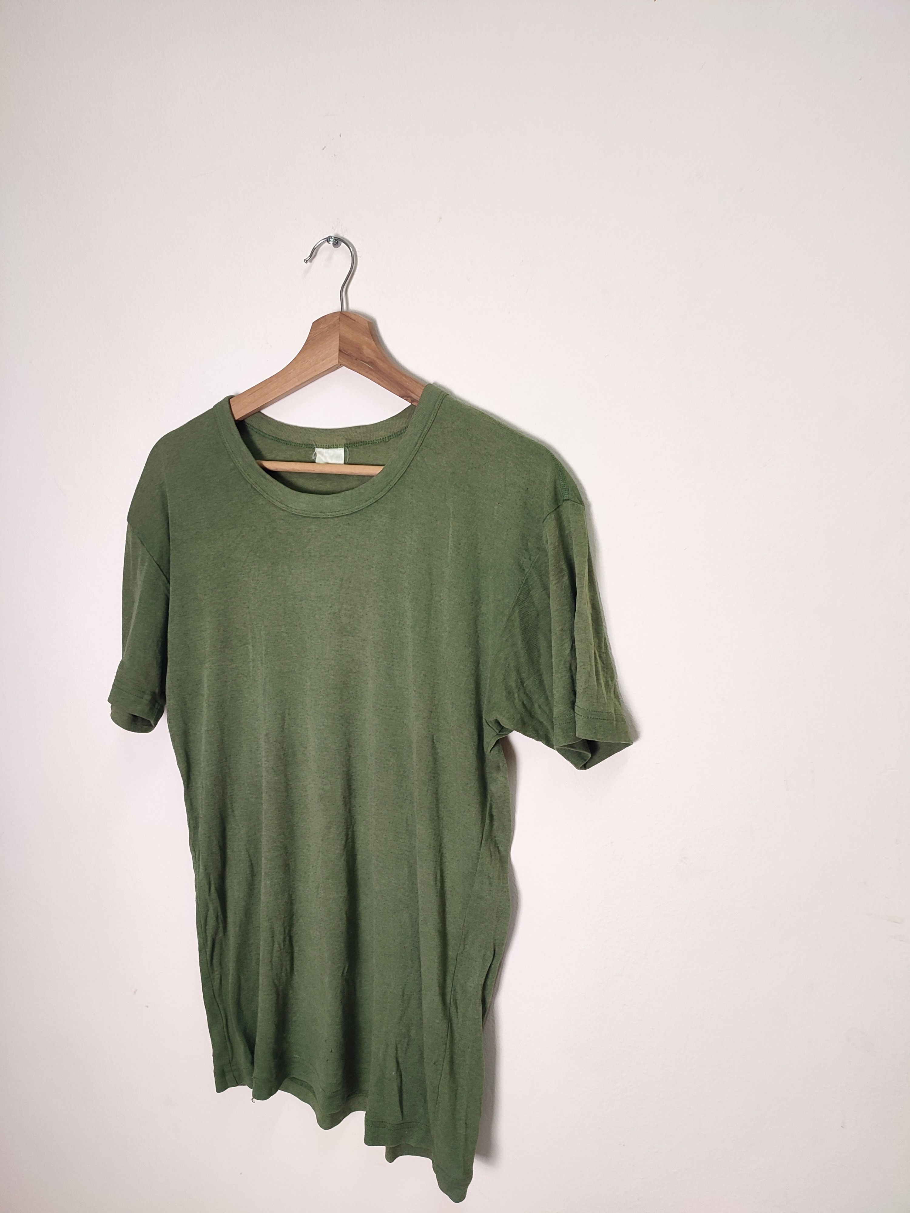 Vintage Vintage Army Green Plain Tees Size US M / EU 48-50 / 2 - 1 Thumbnail